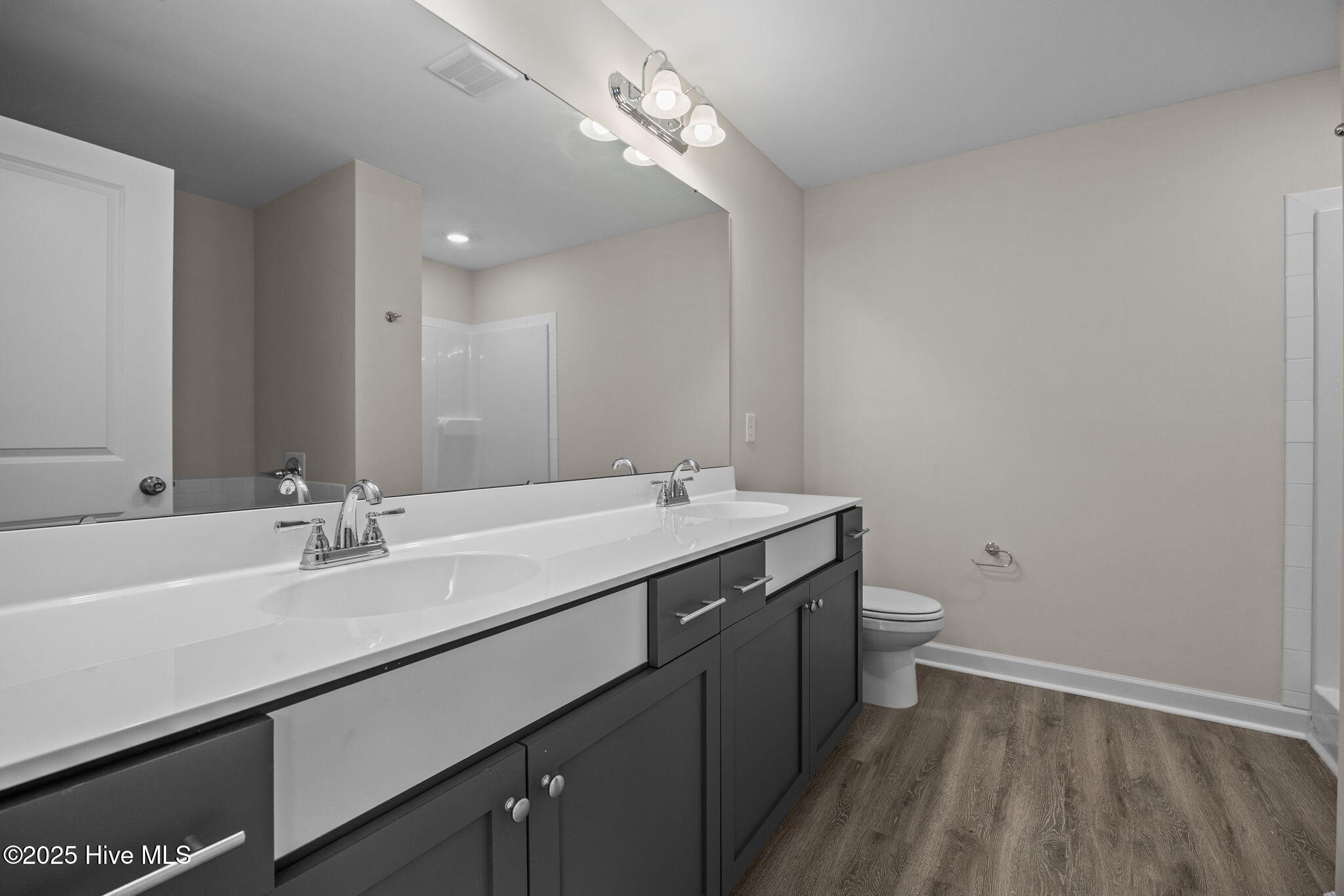 100506161 | Photo 27