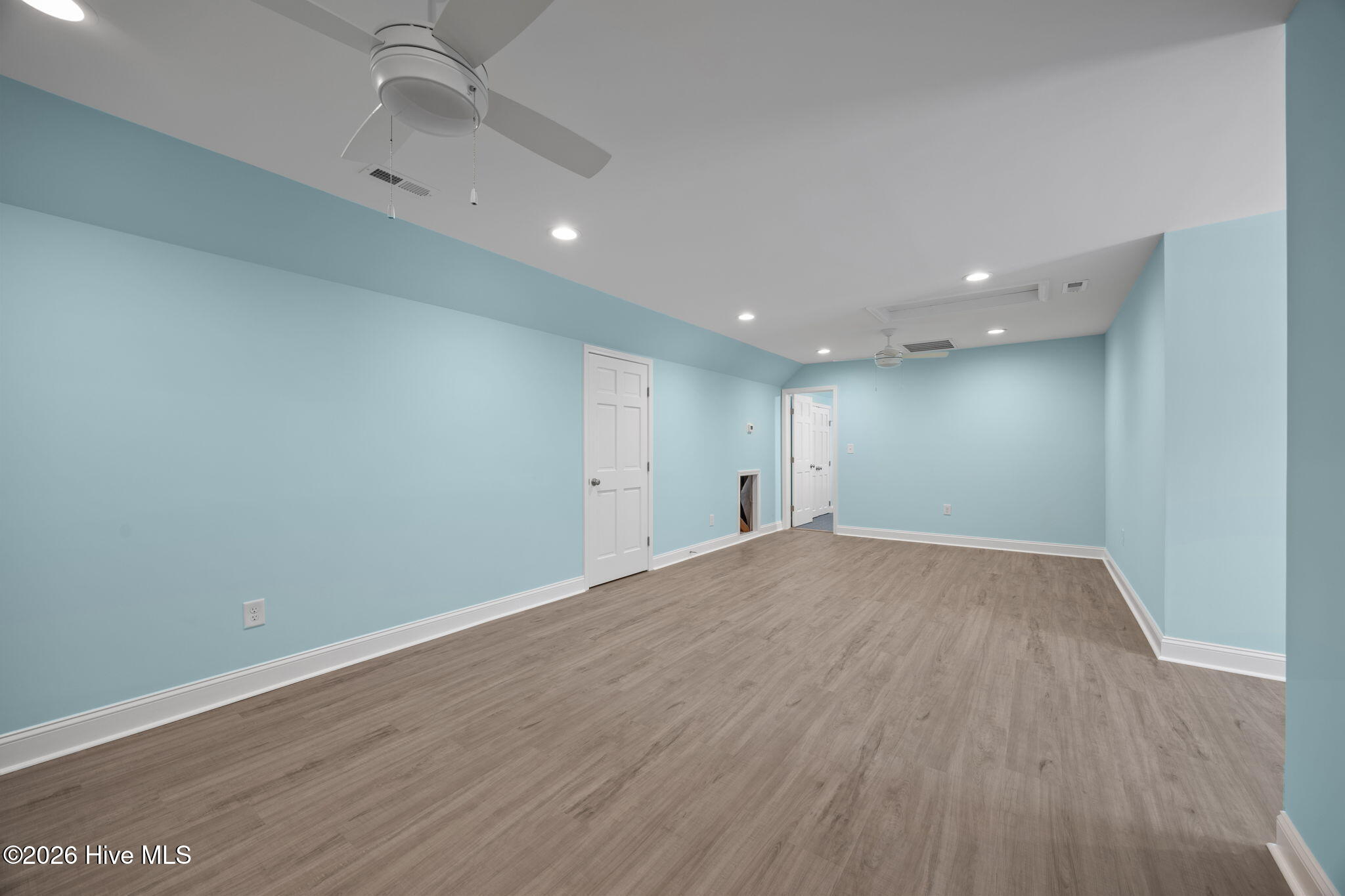 100568646 | Photo 26