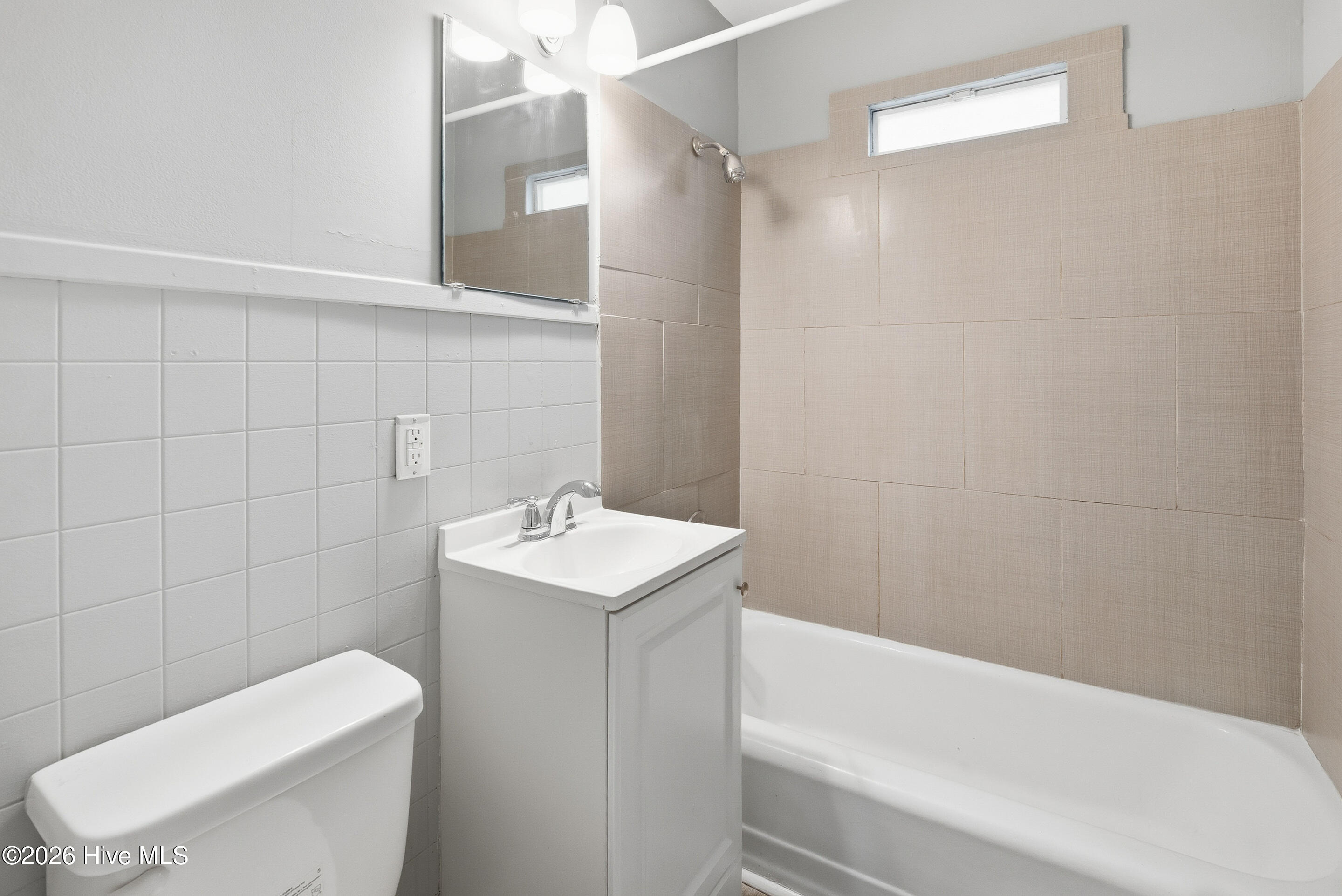 100559071 | Photo 15