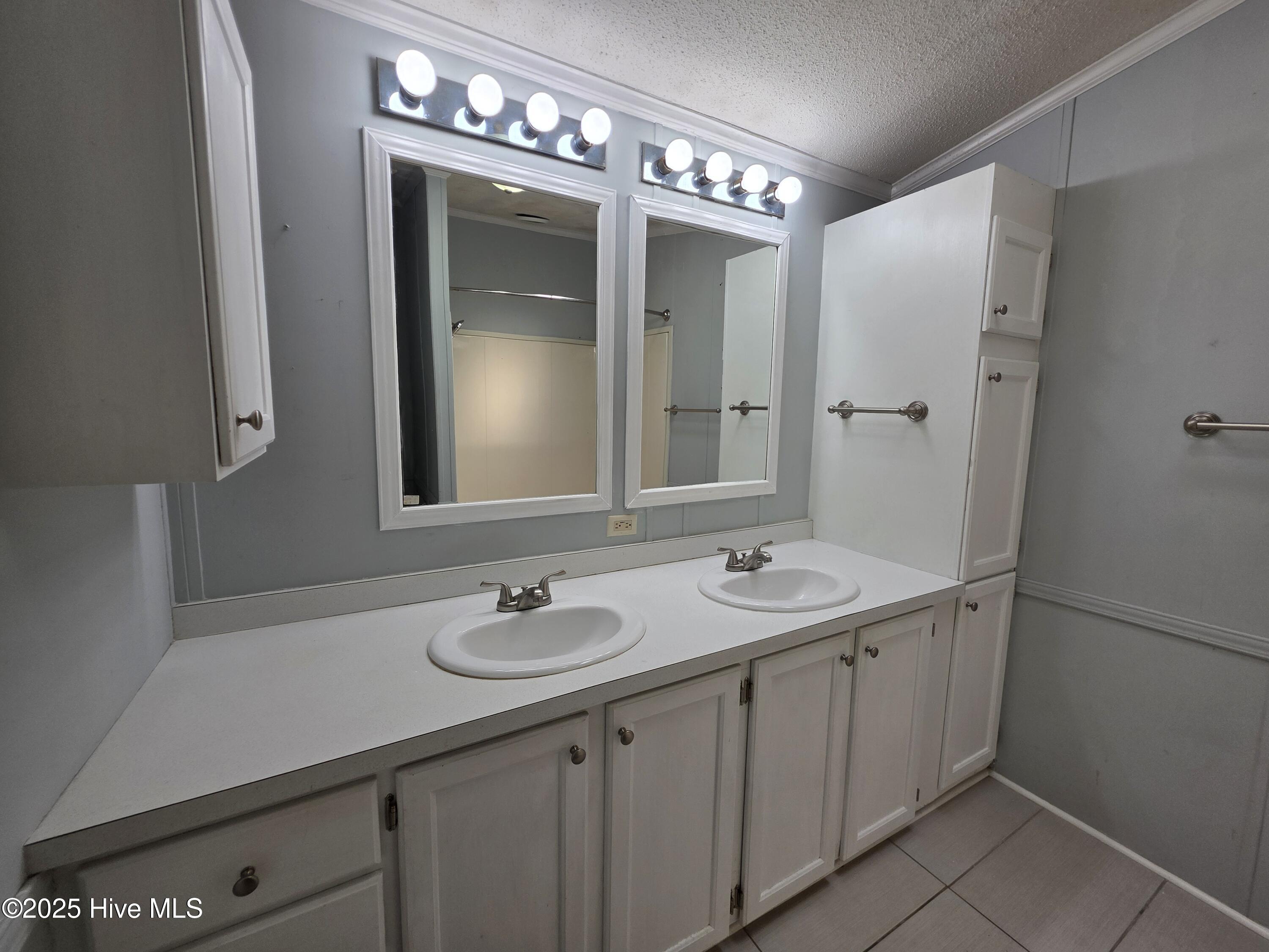 100543220 | Photo 15