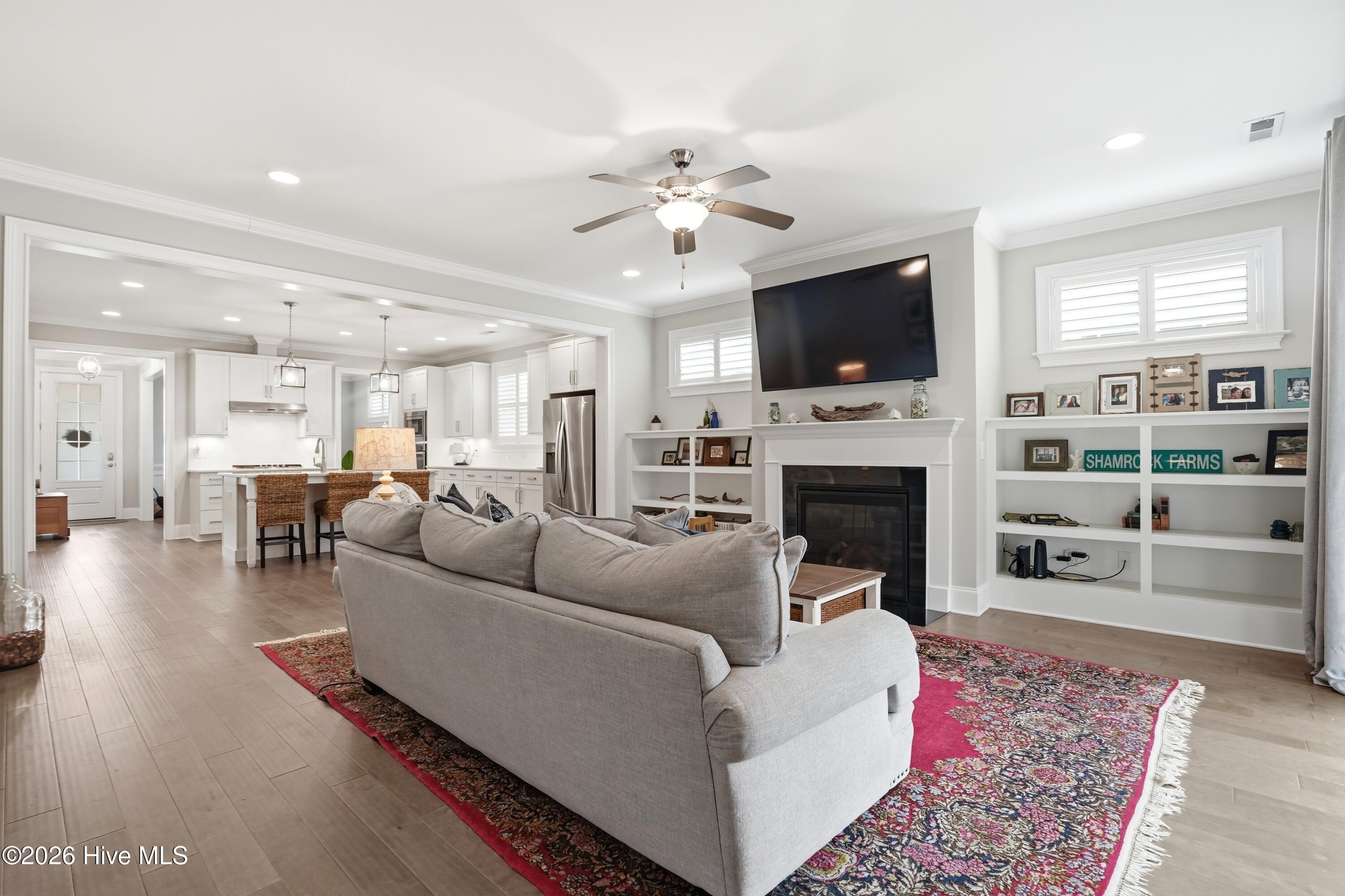 100561469 | Photo 26