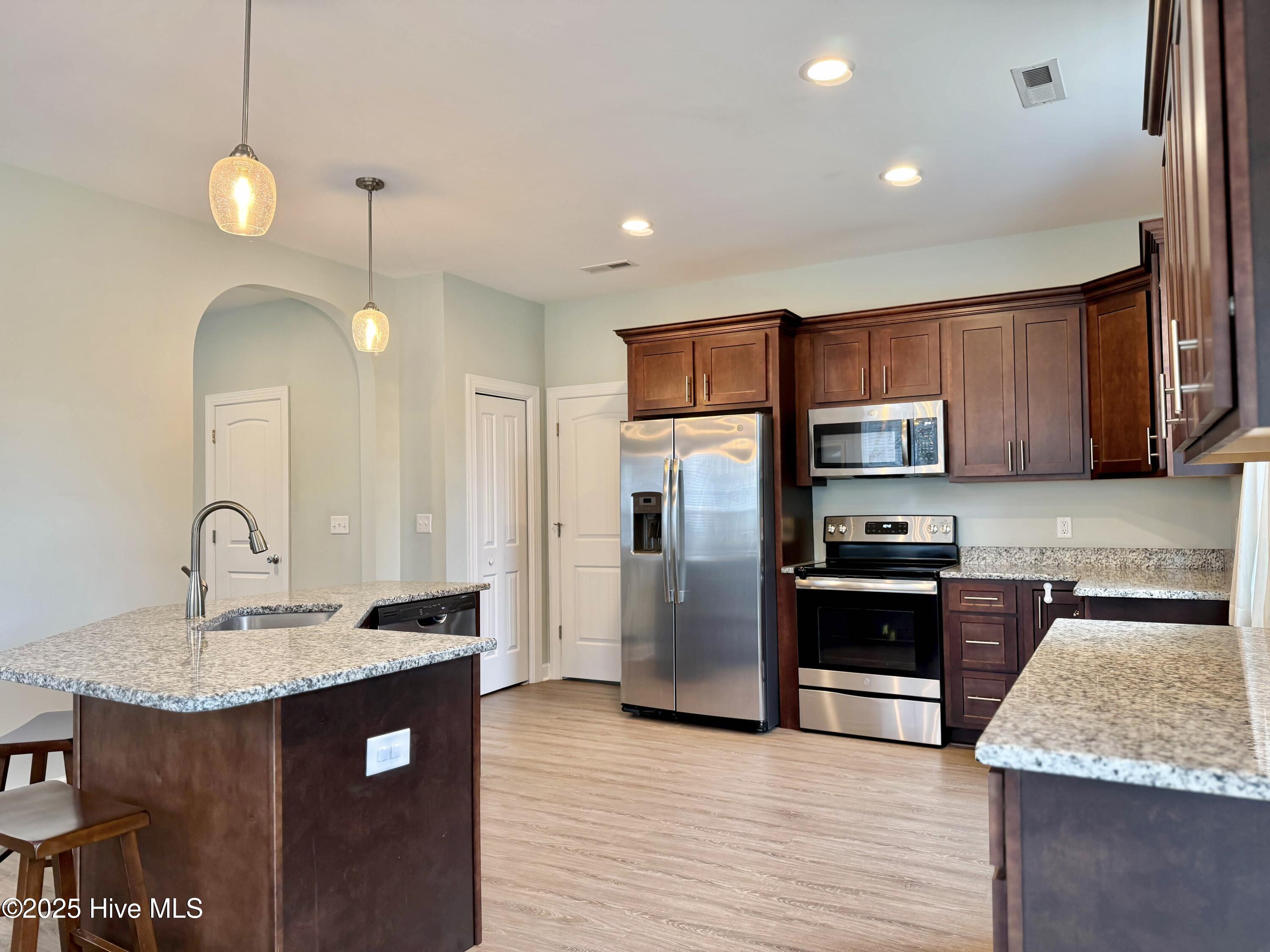 100536408 | Photo 22