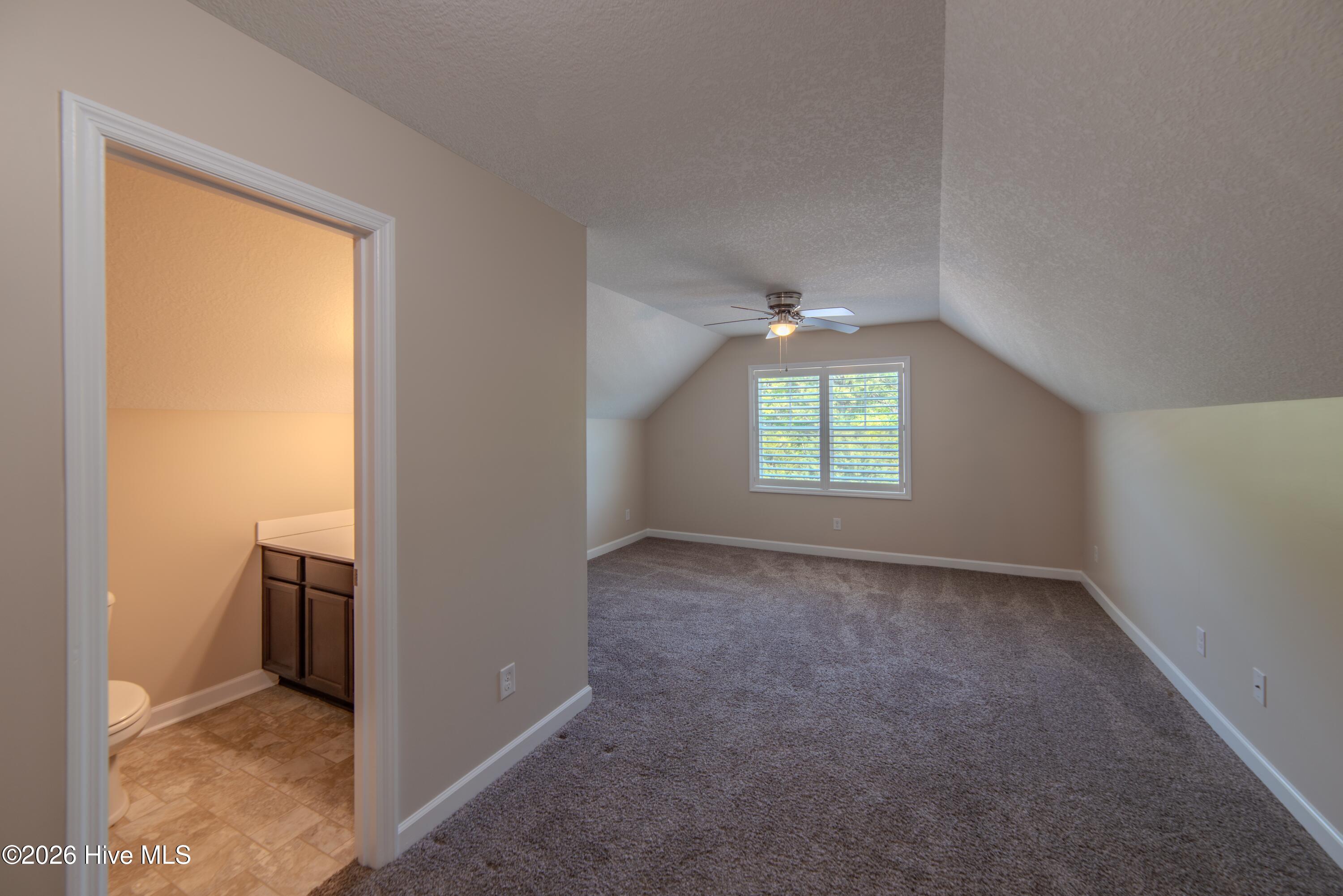 100568858 | Photo 18