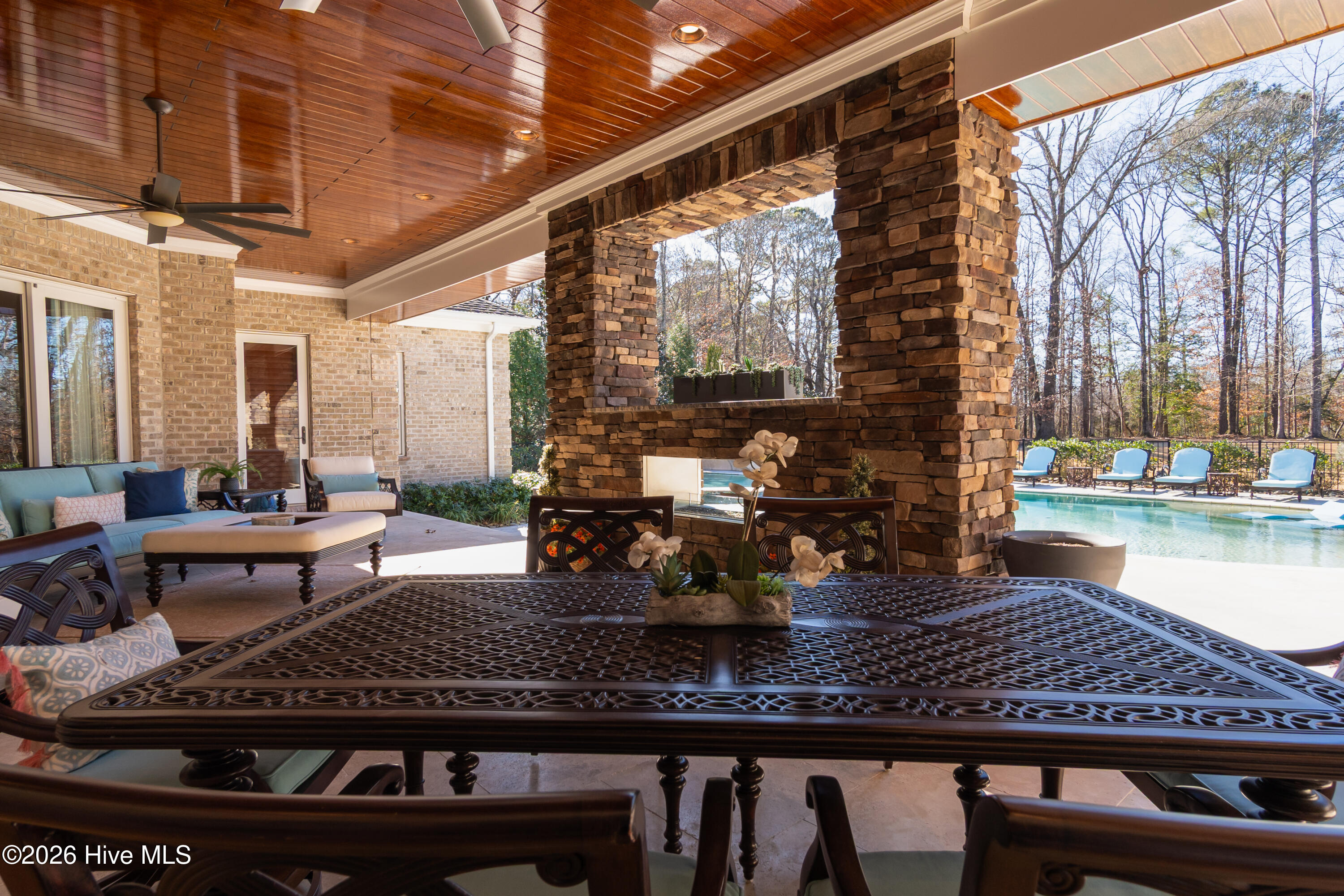 100550947 | Photo 84