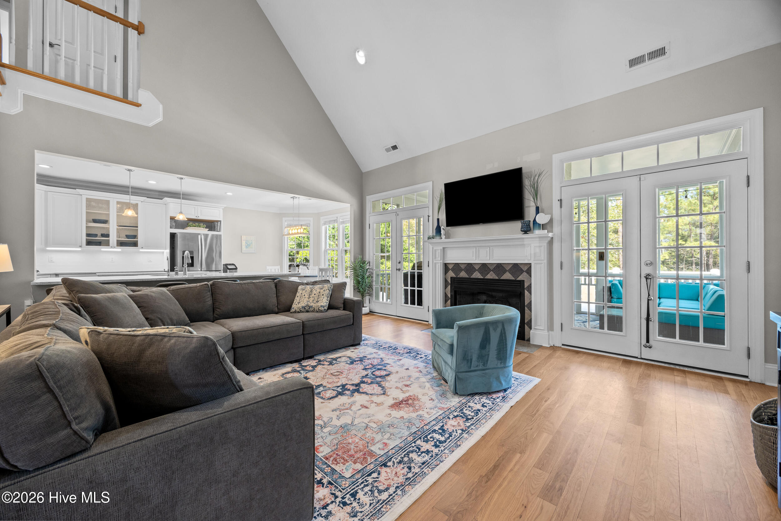 100565771 | Photo 26