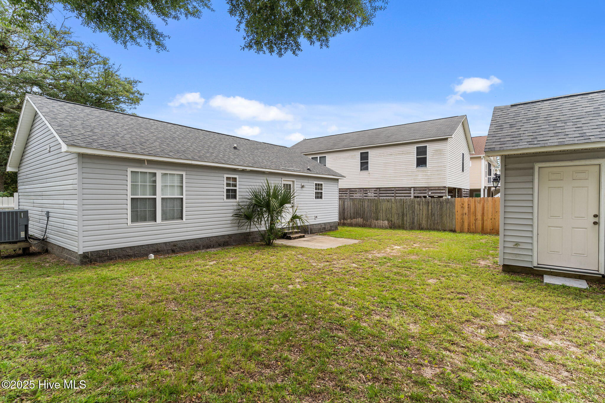 100526319 | Photo 18