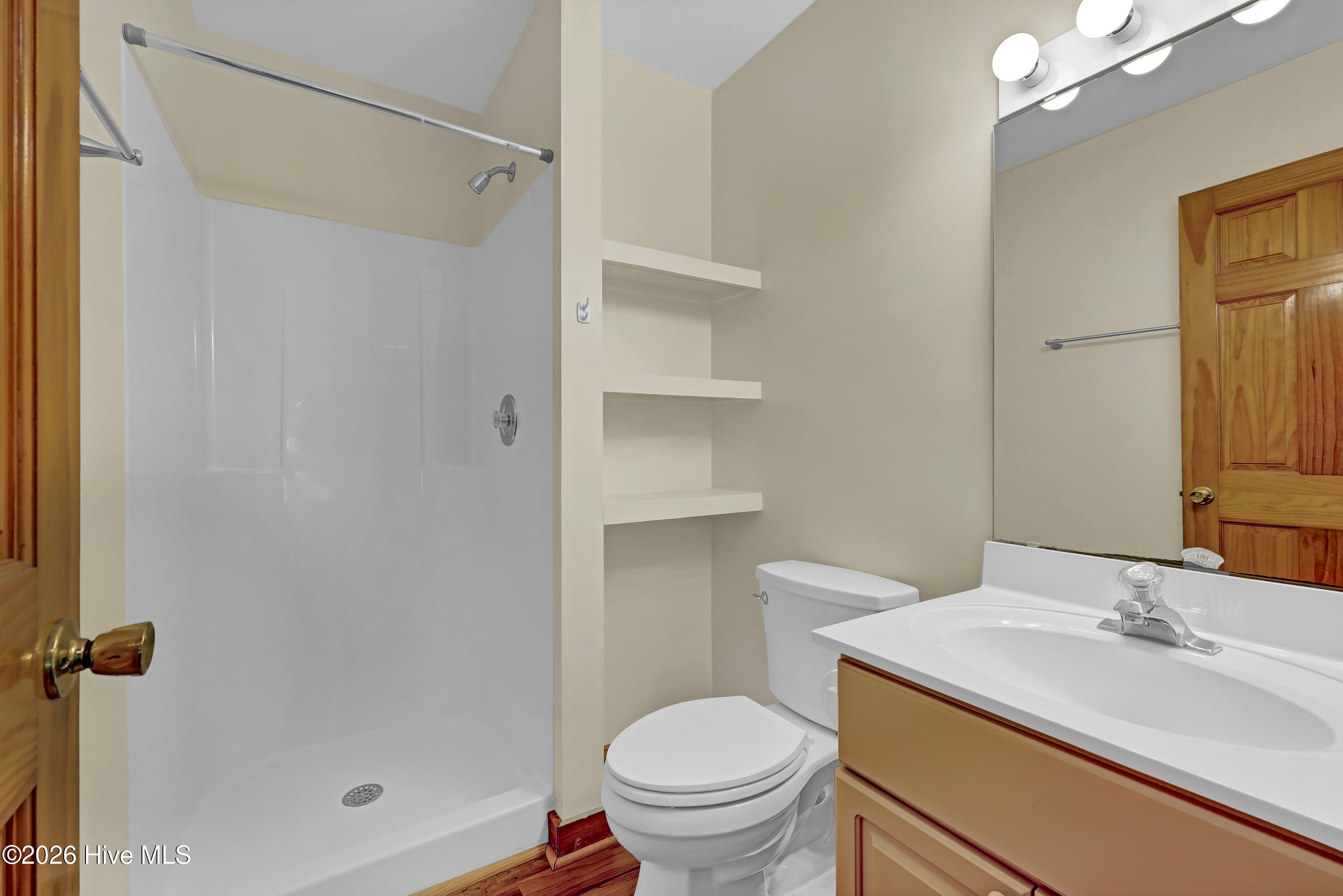 100568630 | Photo 16