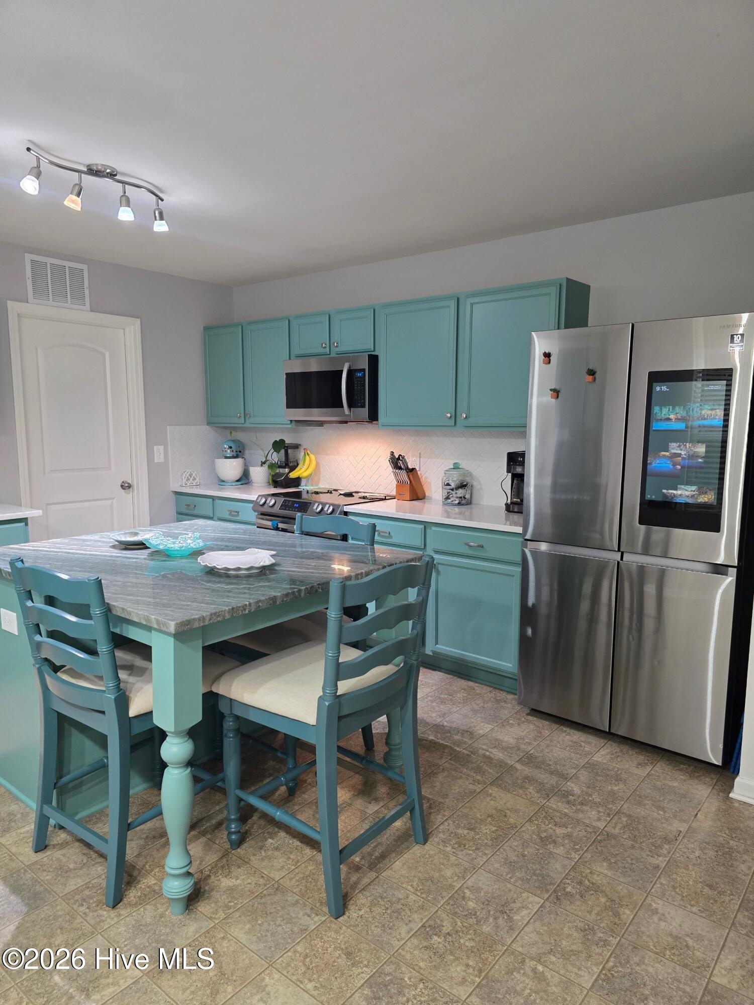 100542211 | Photo 26