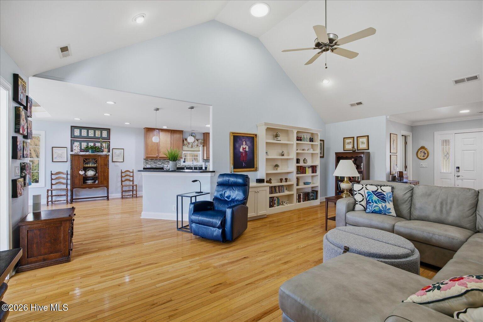 100559309 | Photo 13