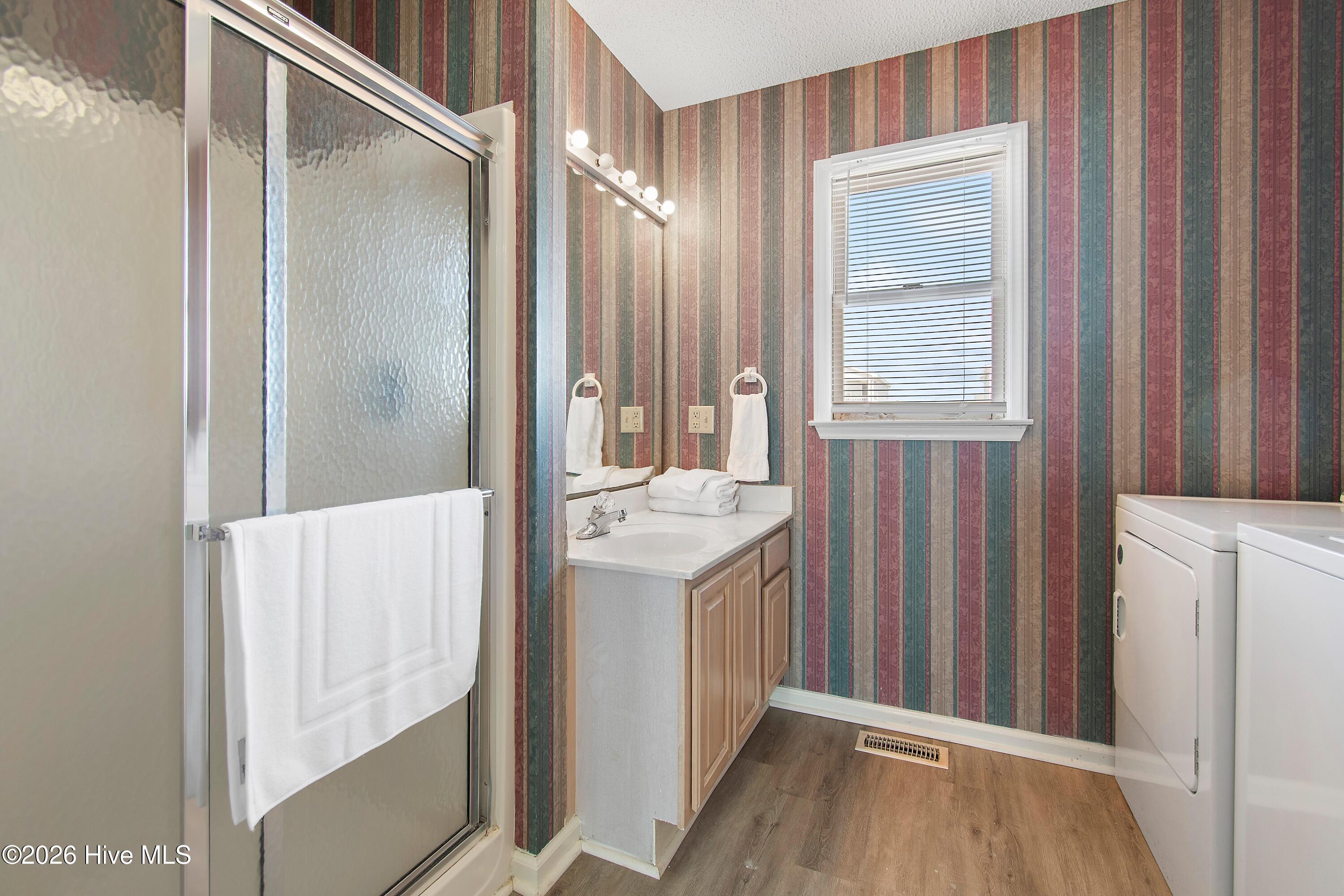 100558729 | Photo 37