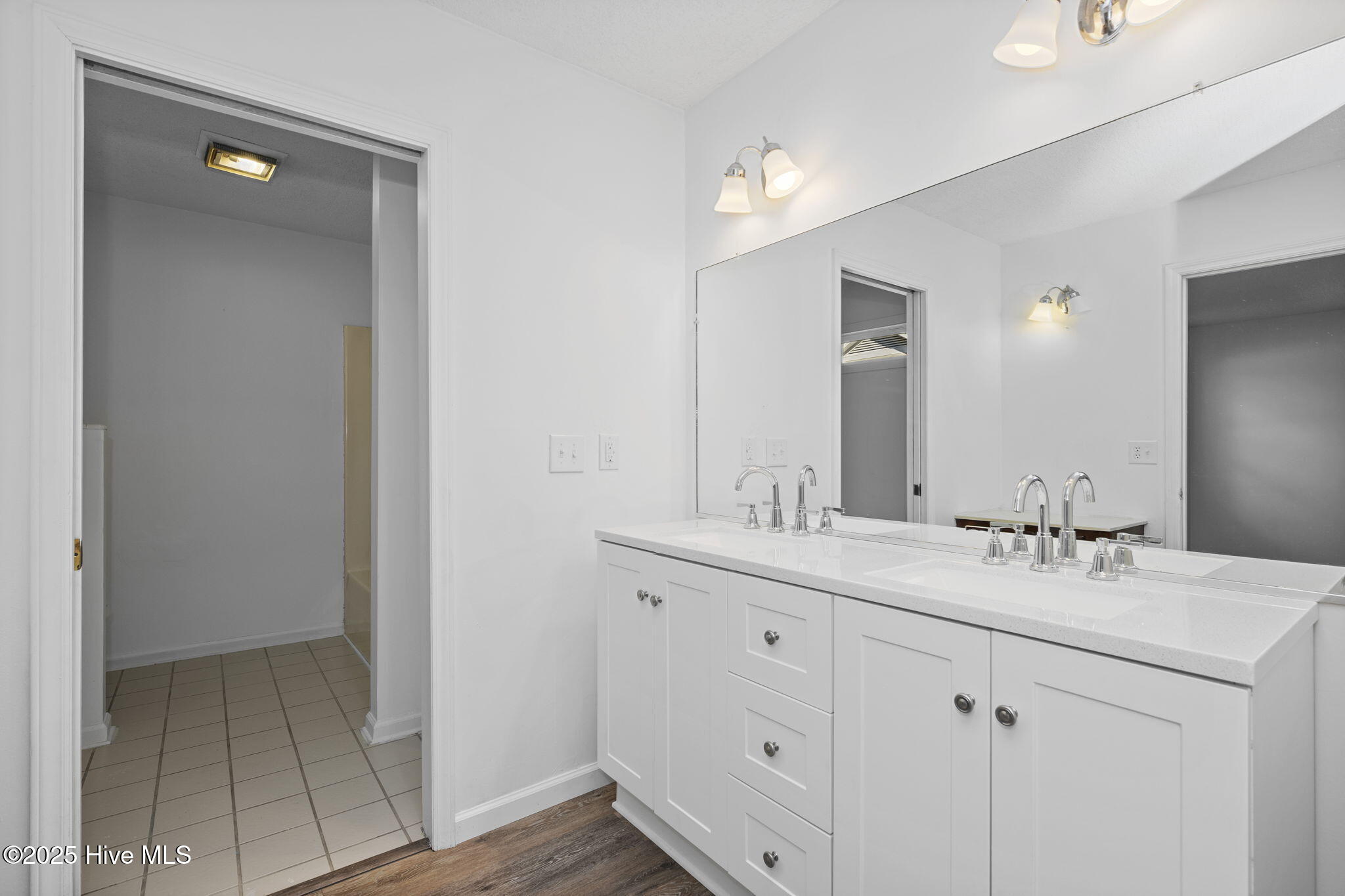 100545145 | Photo 43