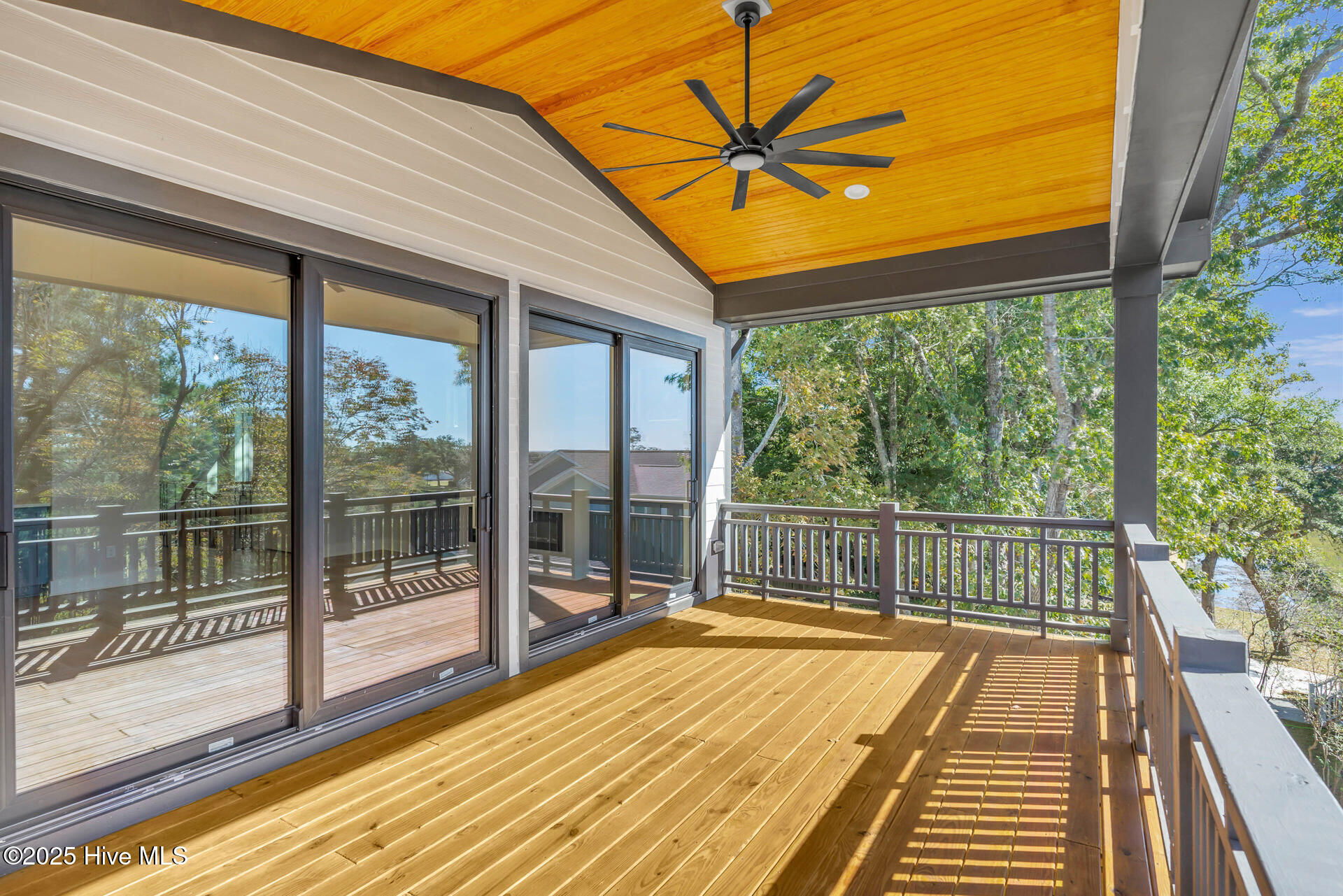 100539388 | Photo 27