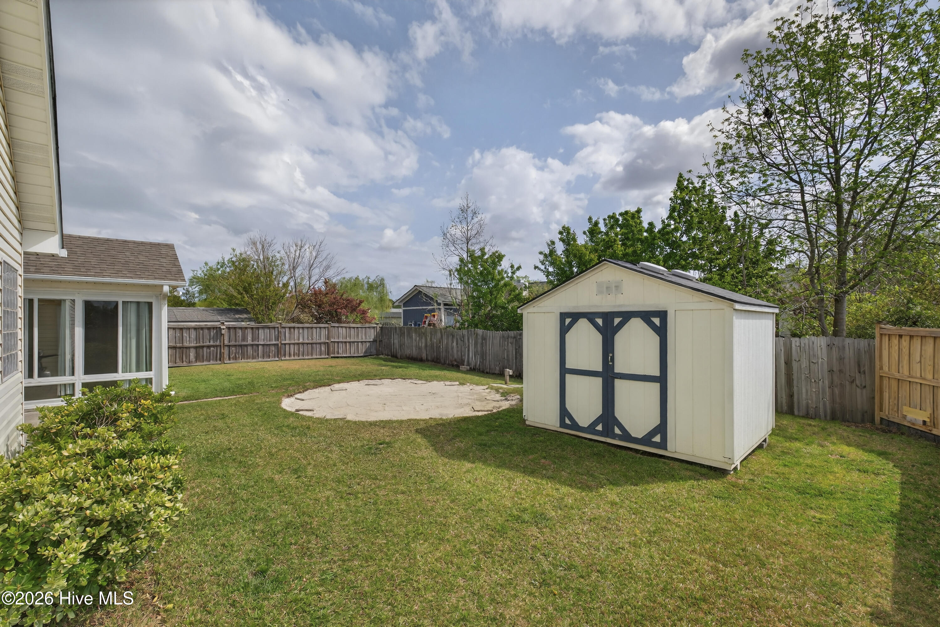 100565097 | Photo 35