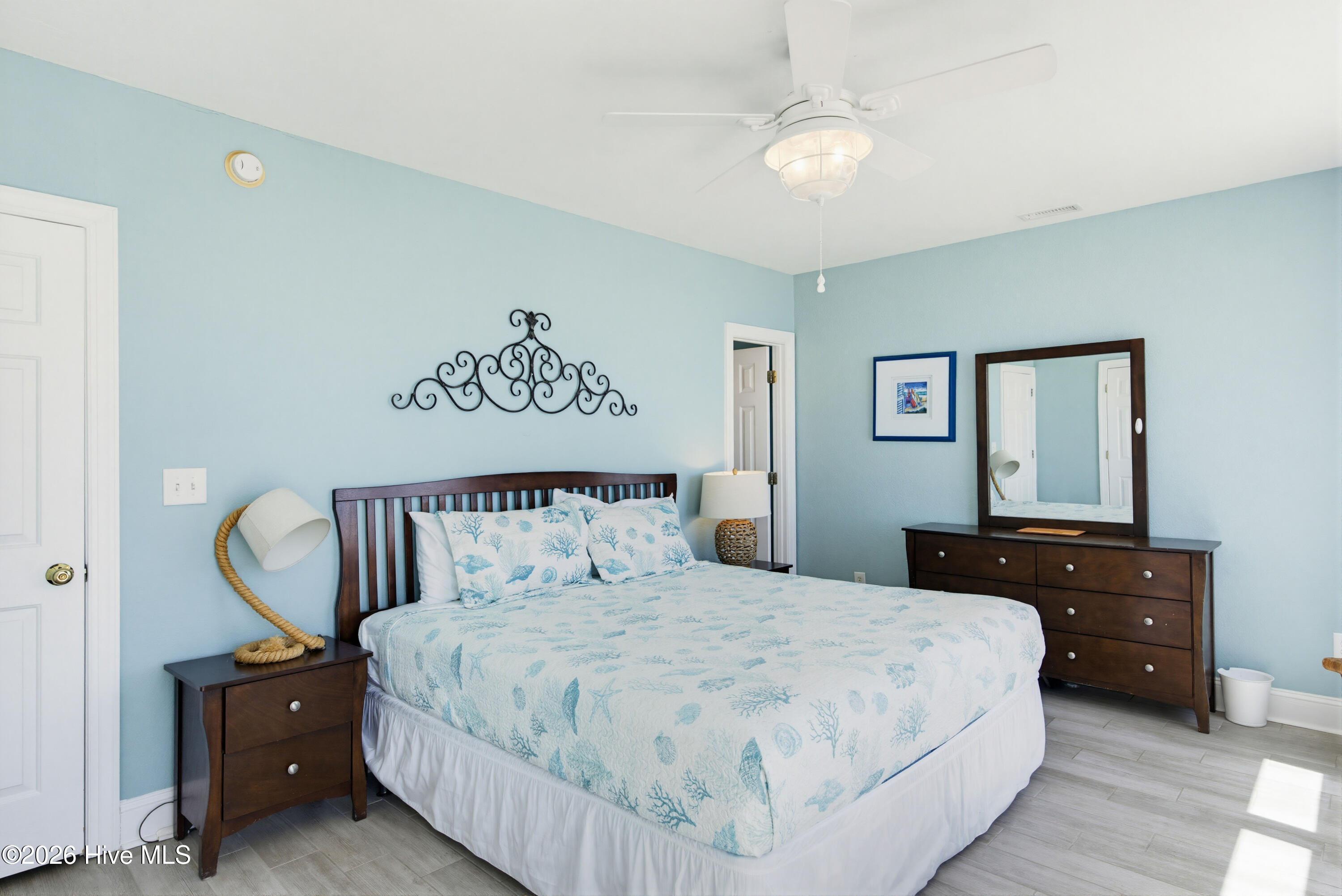 100566457 | Photo 31