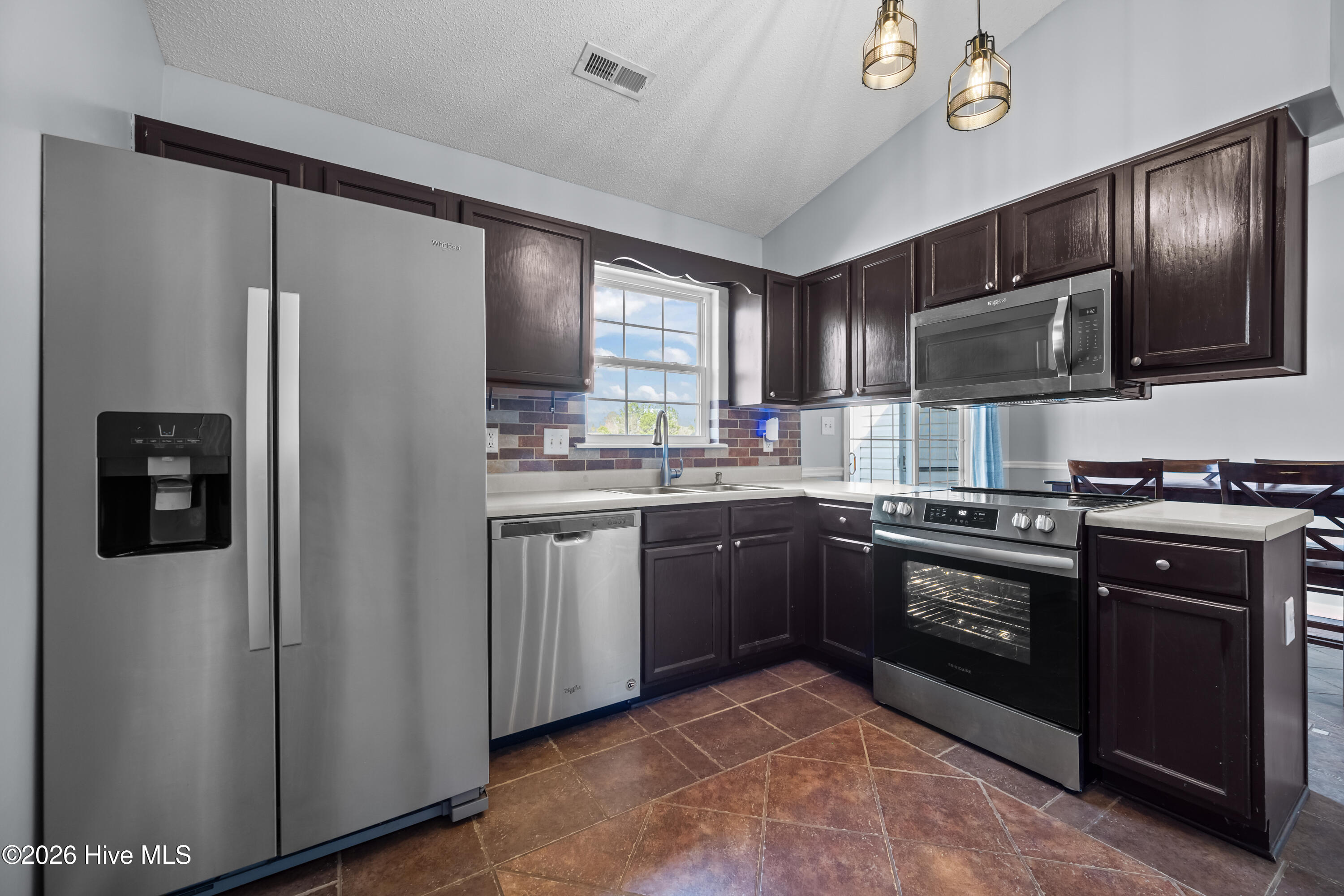 100556999 | Photo 17