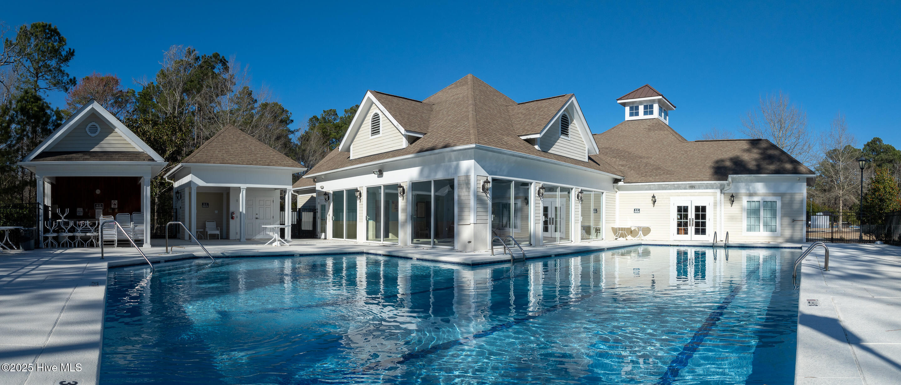 100536128 | Photo 41