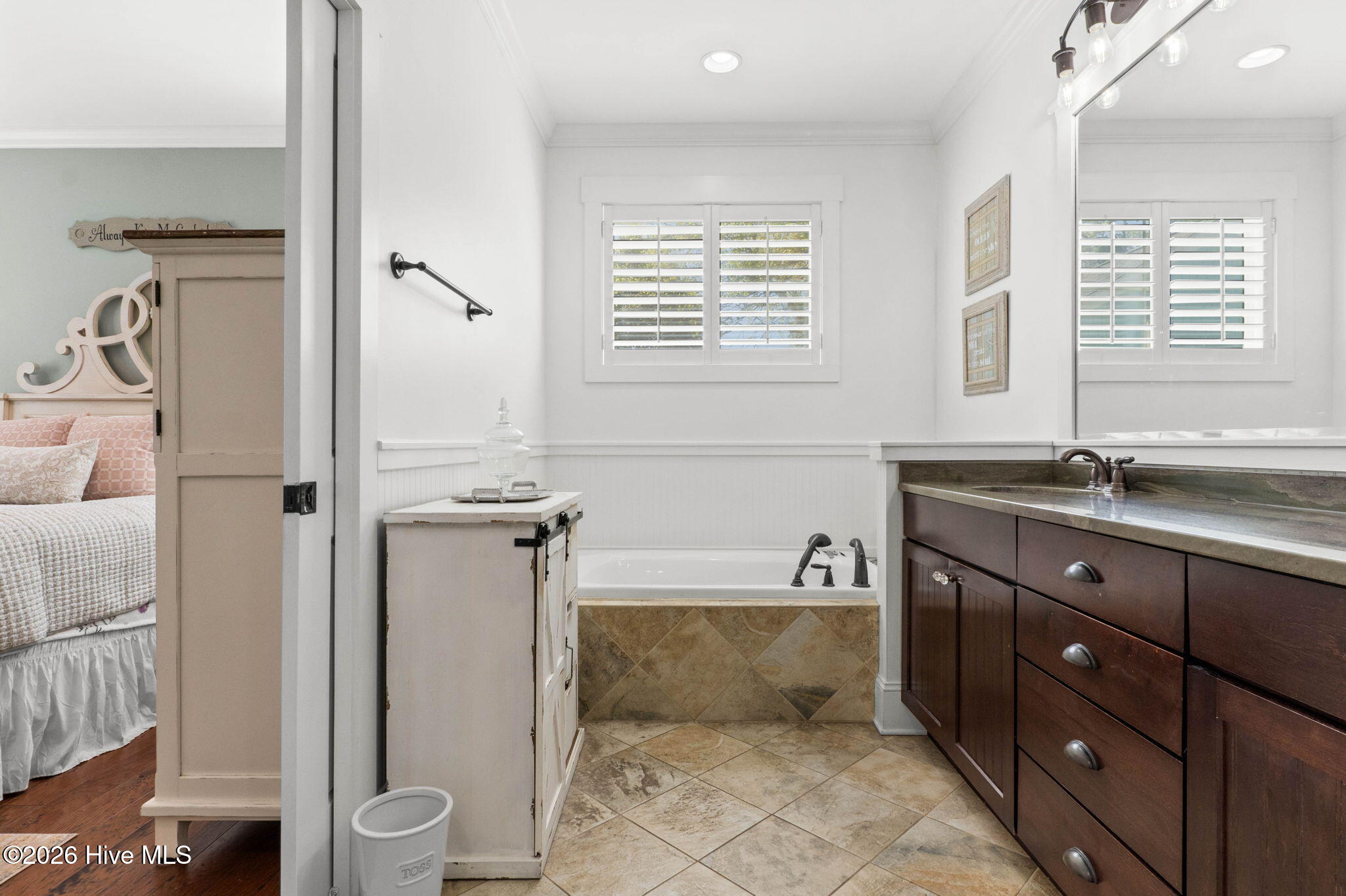 100566680 | Photo 22