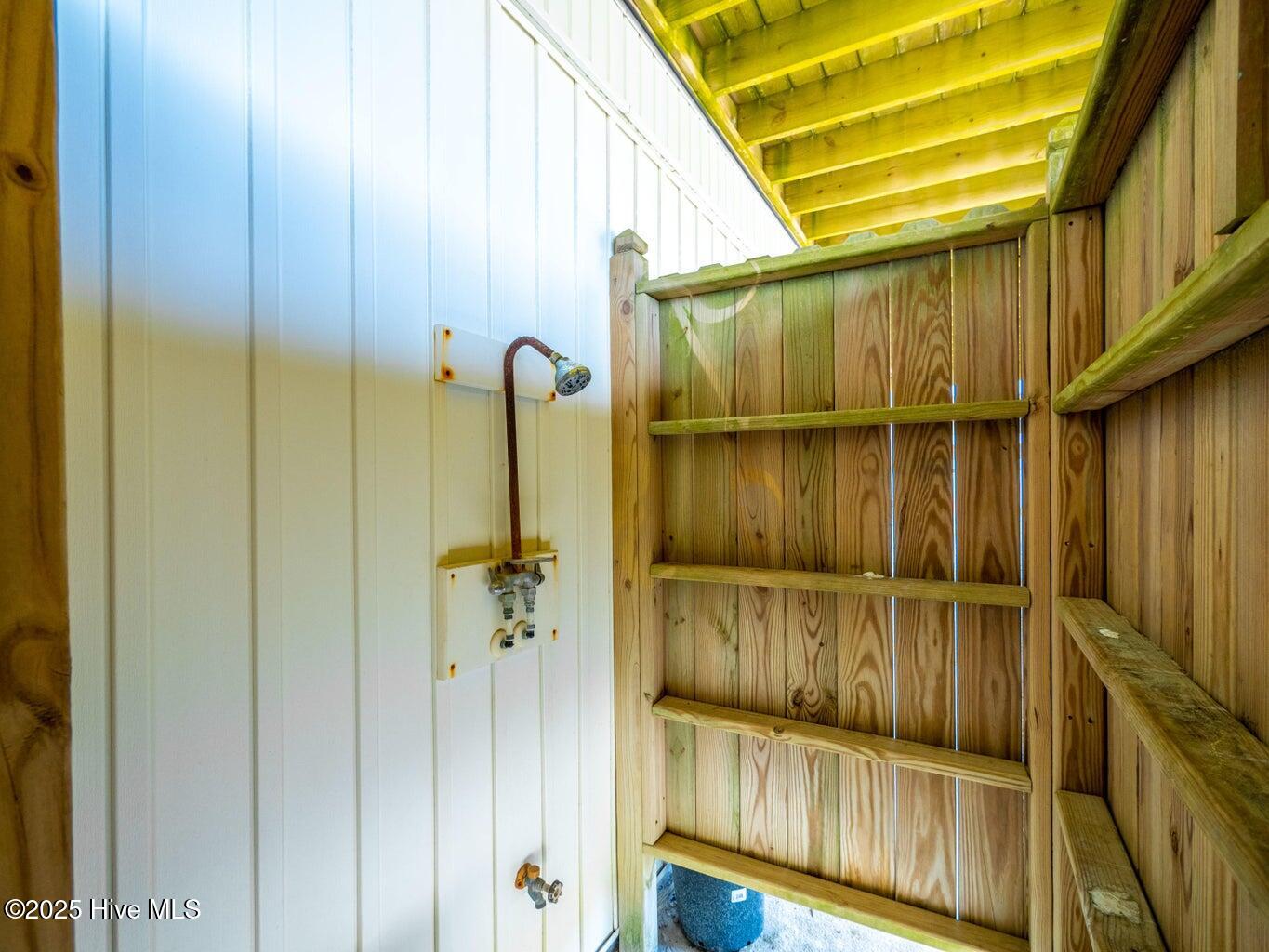 100535806 | Photo 48