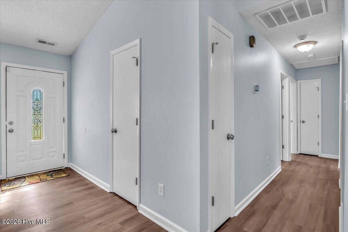 100566247 | Photo 24