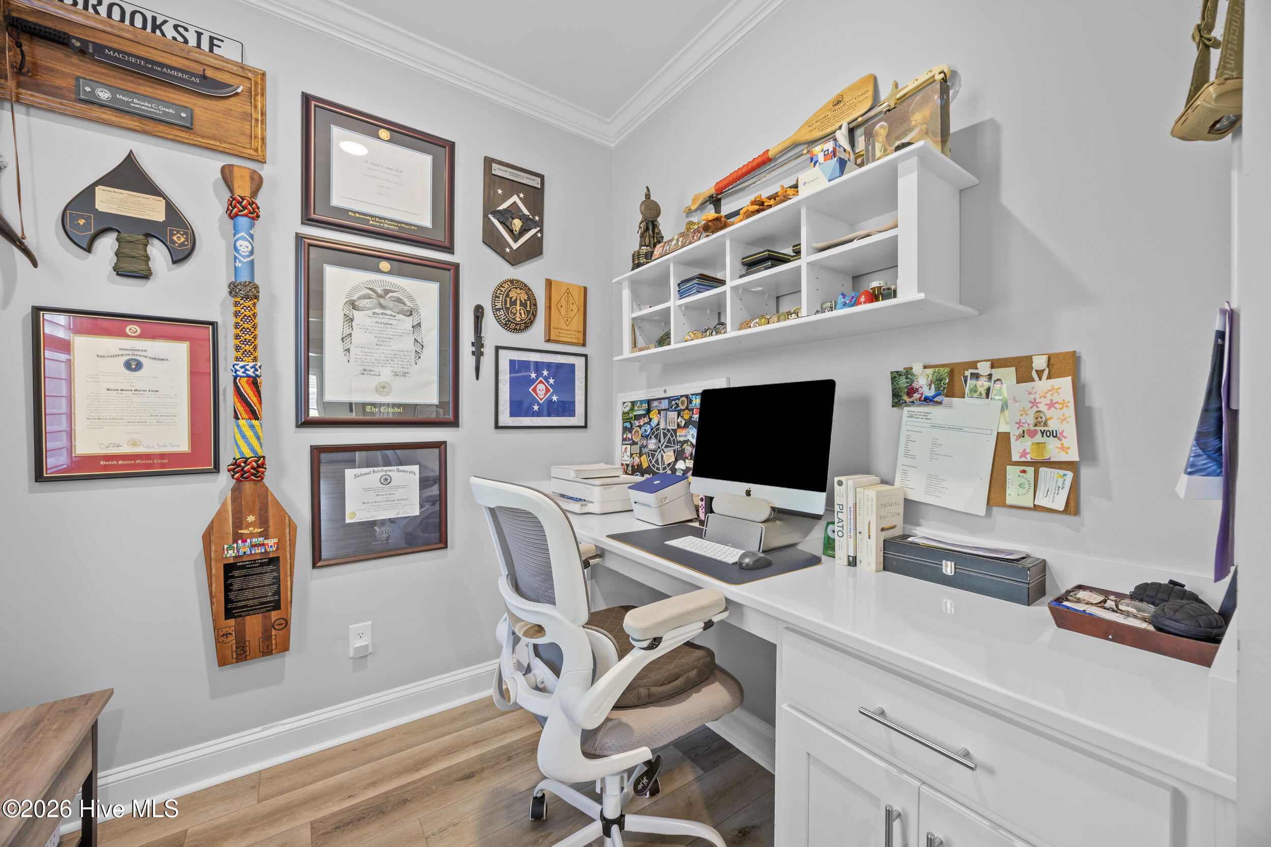 100570298 | Photo 16