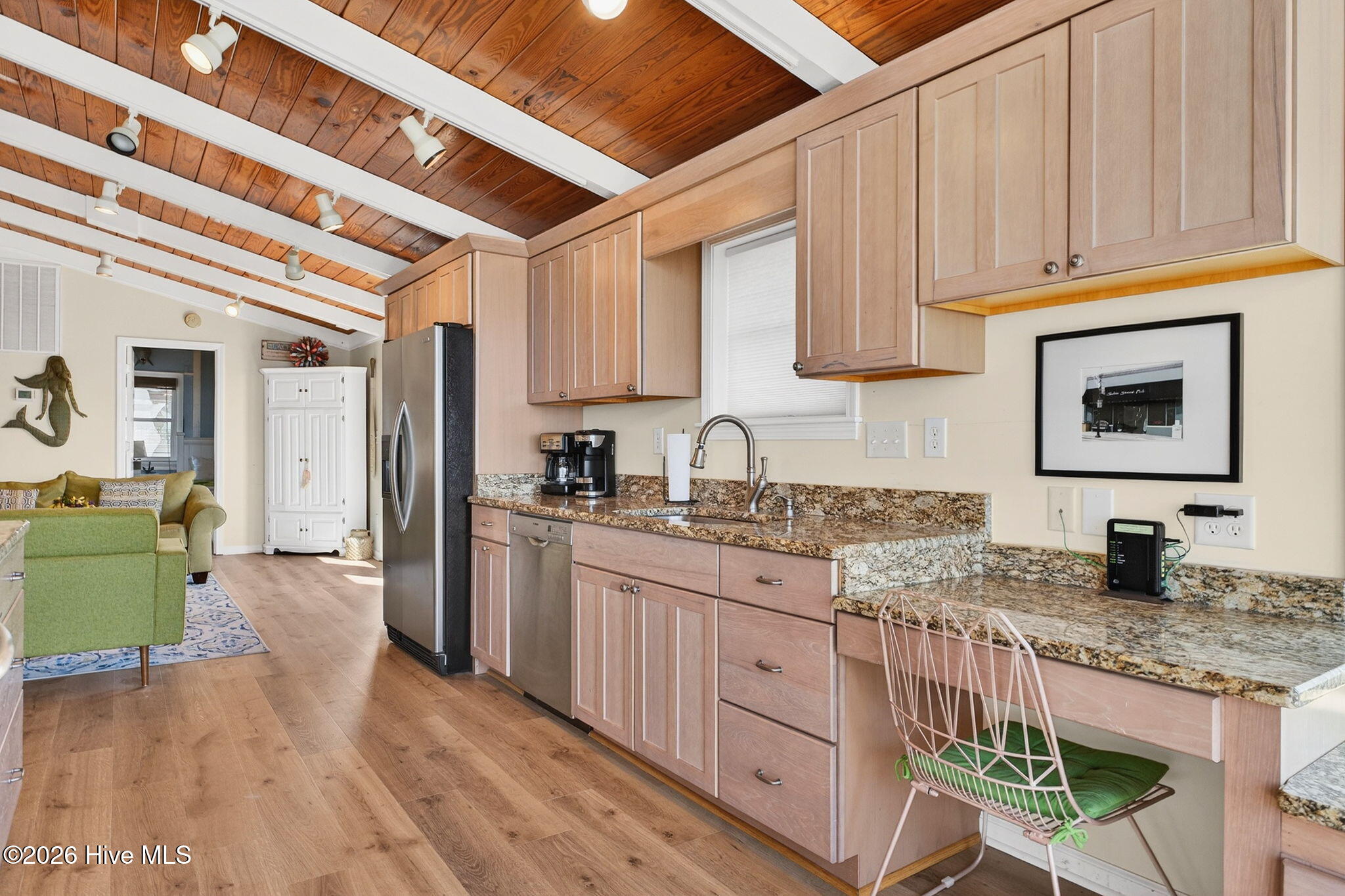 100559967 | Photo 23