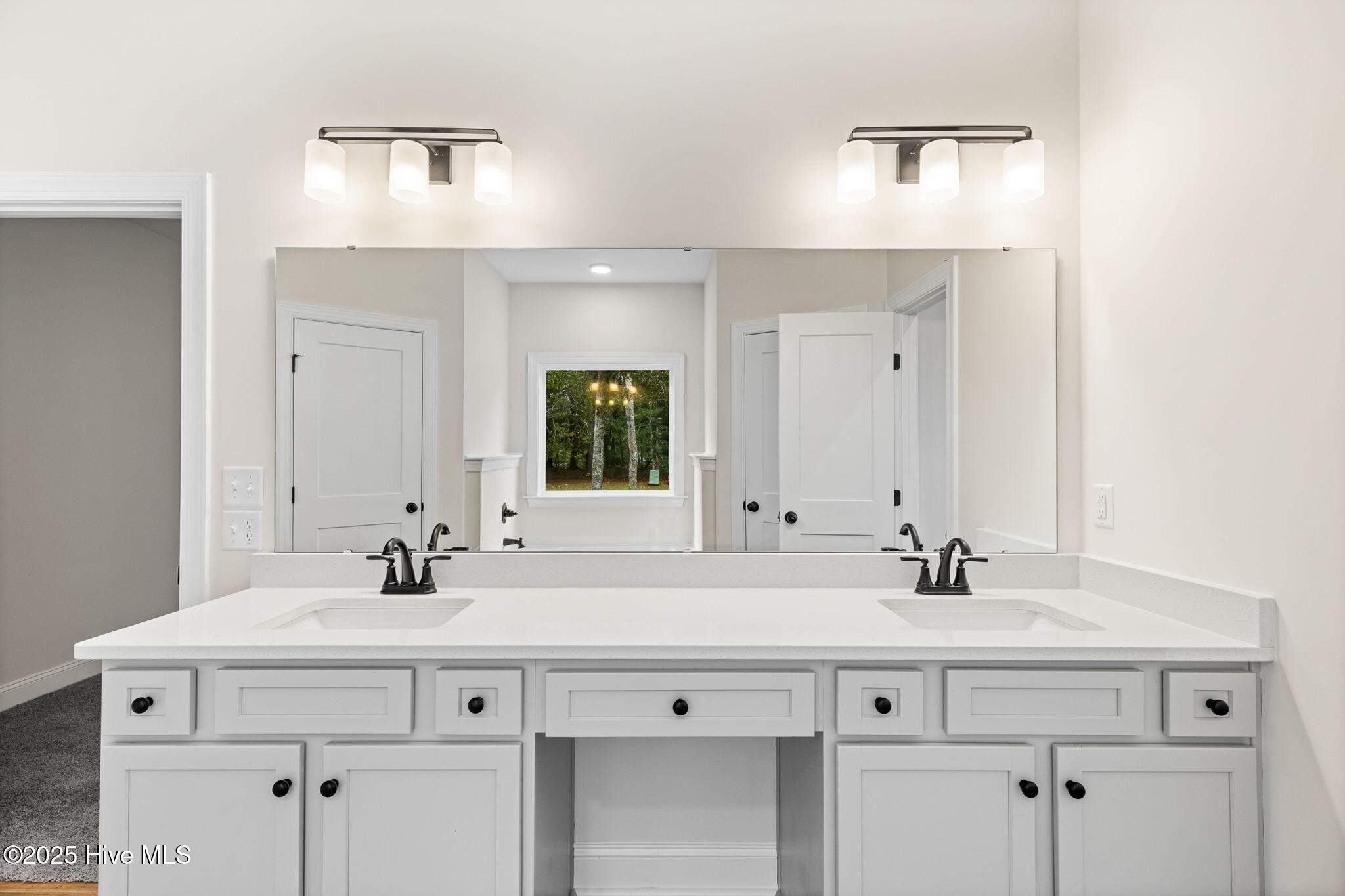 100552676 | Photo 32