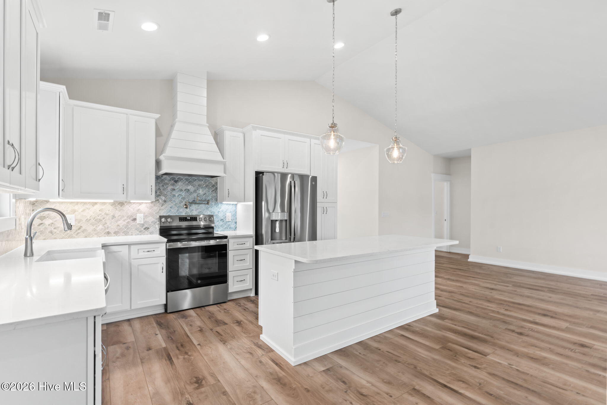 100541241 | Photo 14