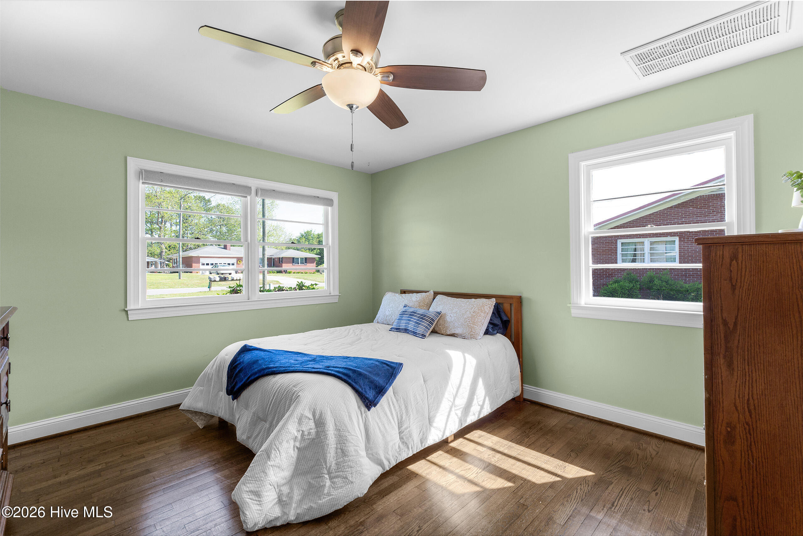 100567533 | Photo 21