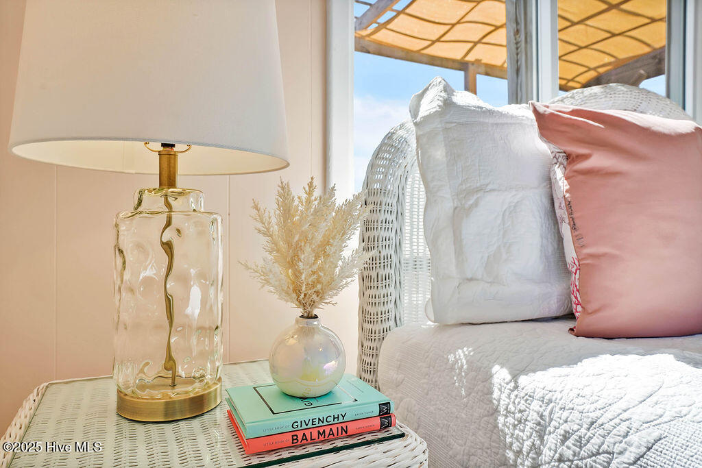 100494223 | Photo 37