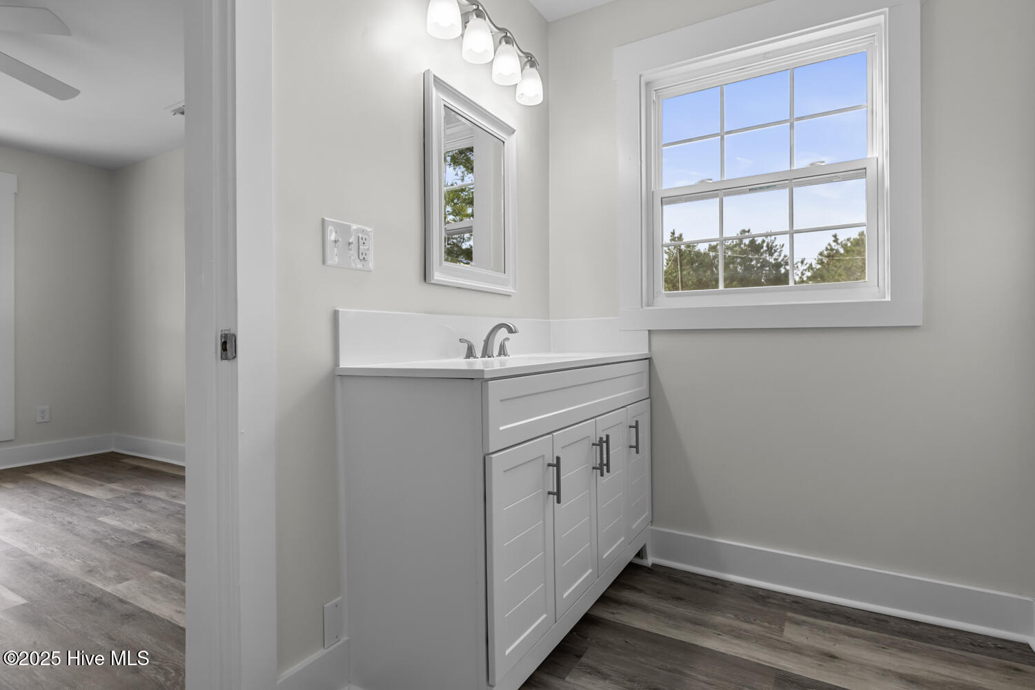 100544885 | Photo 24