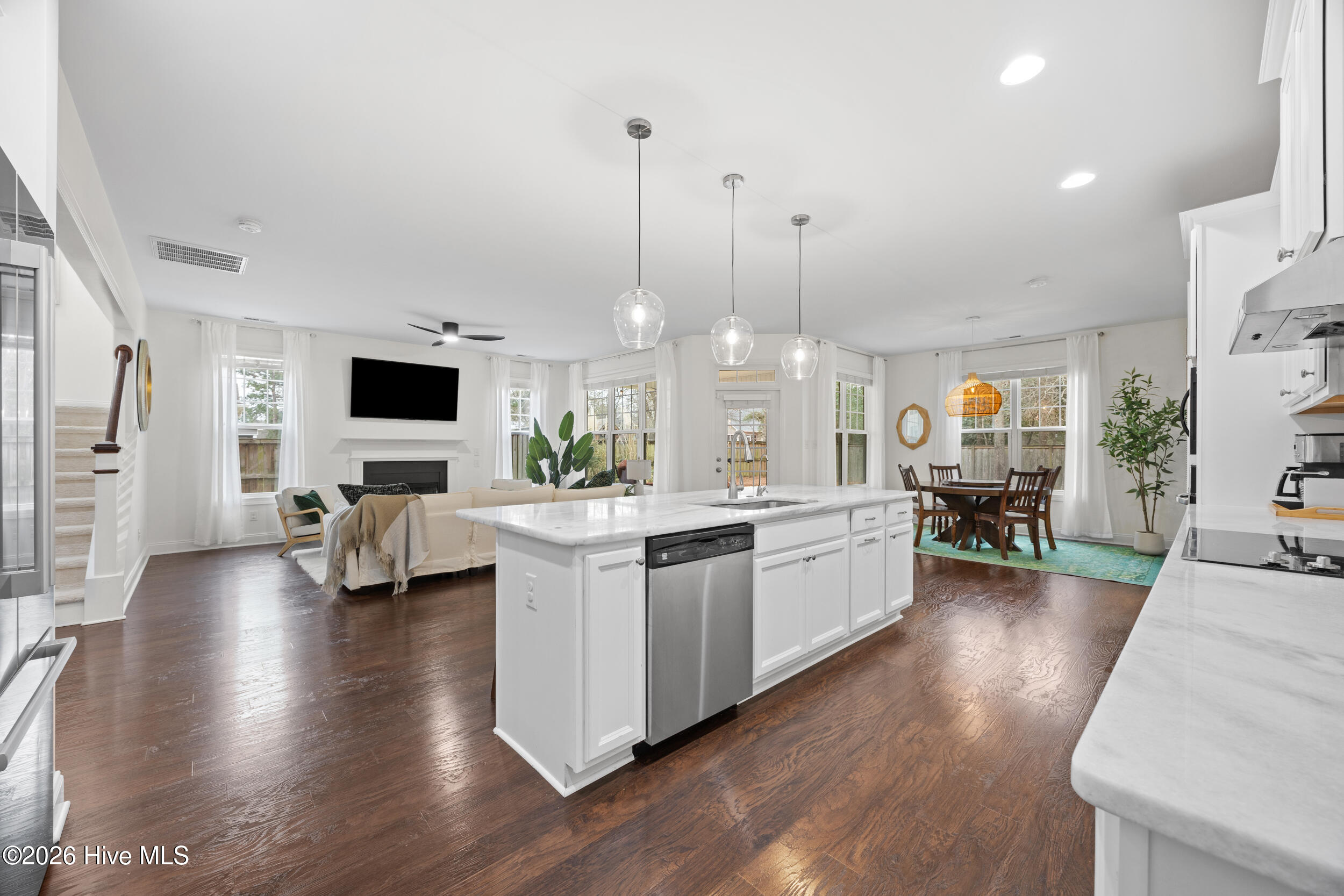 100554590 | Photo 10