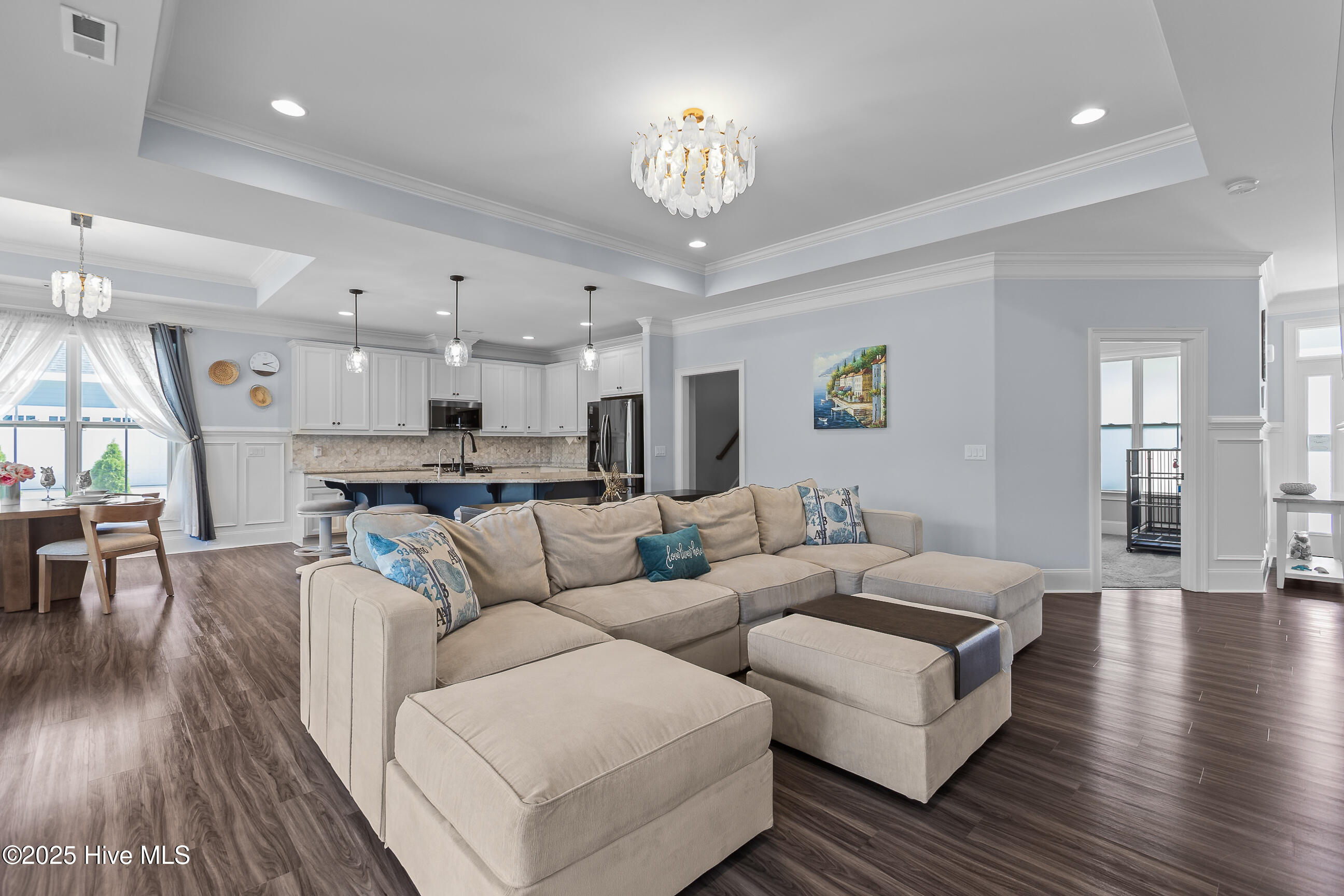 100536190 | Photo 10