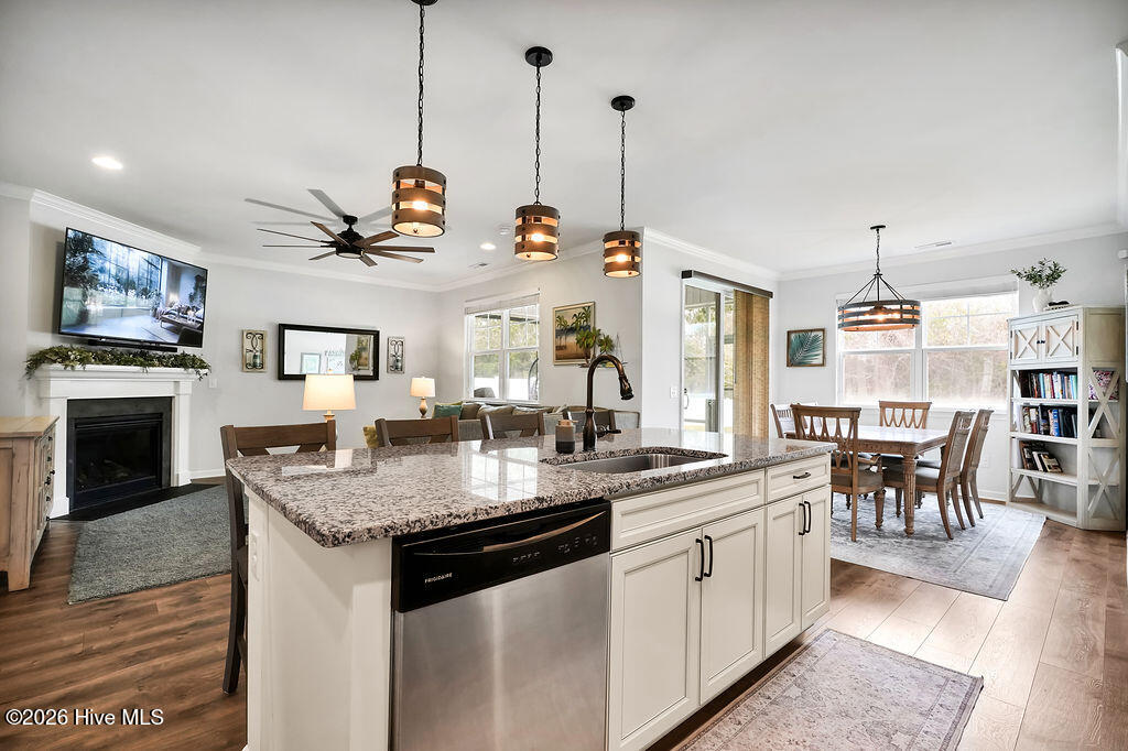 100565094 | Photo 20