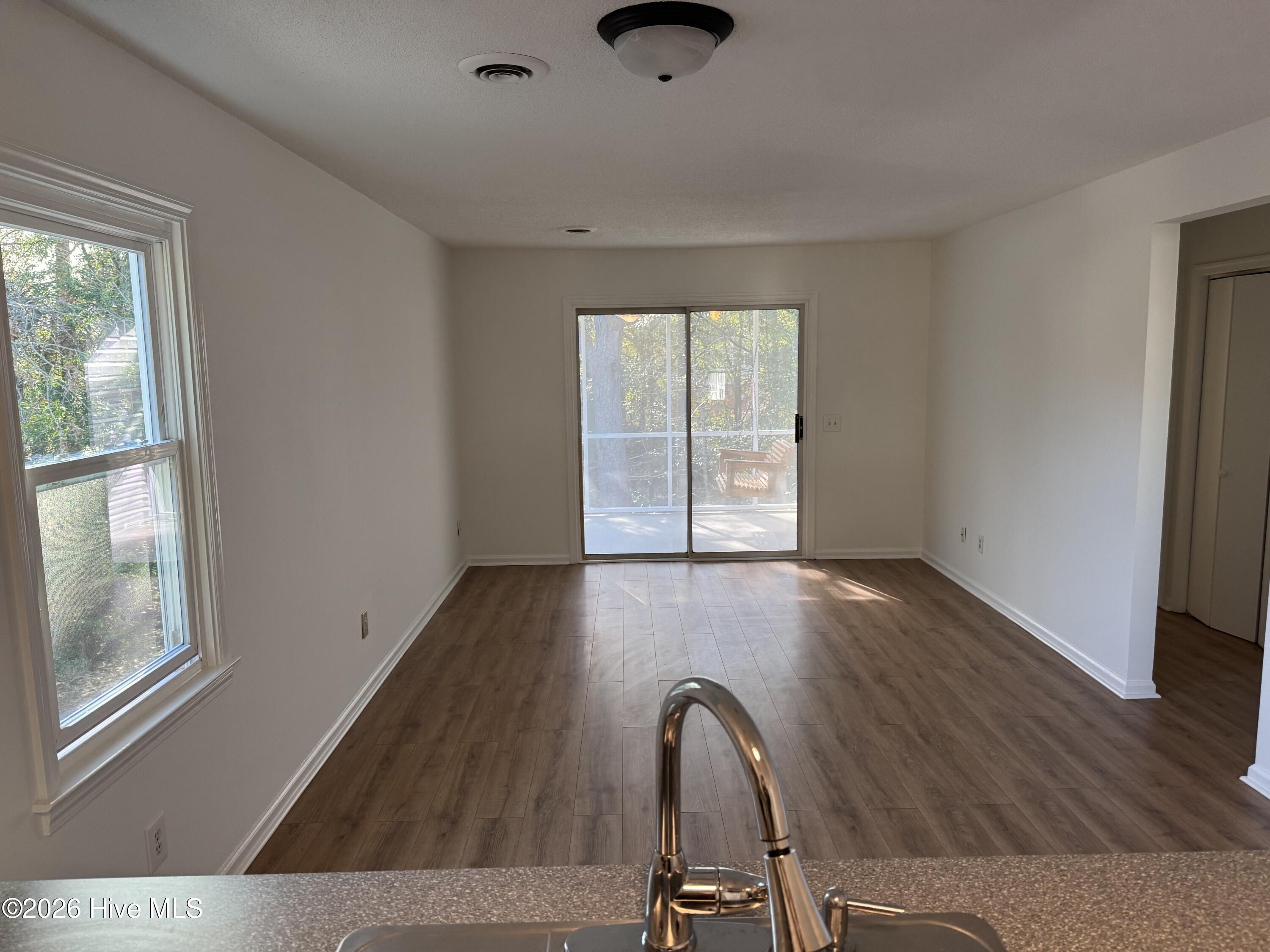 100547107 | Photo 31