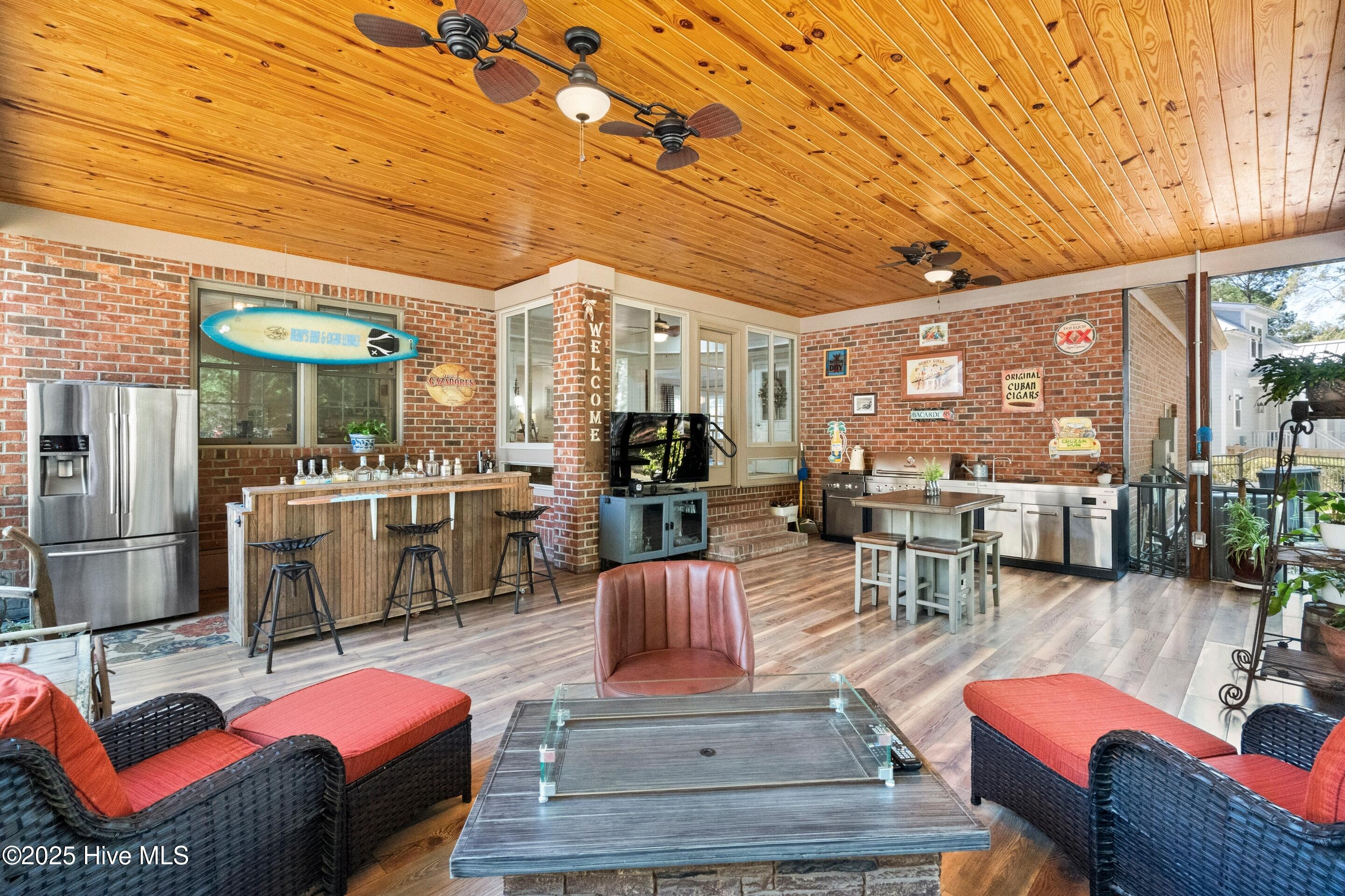 100538310 | Photo 66