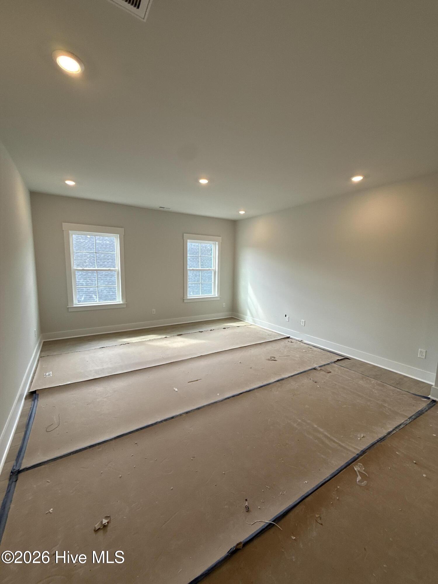 100550675 | Photo 16