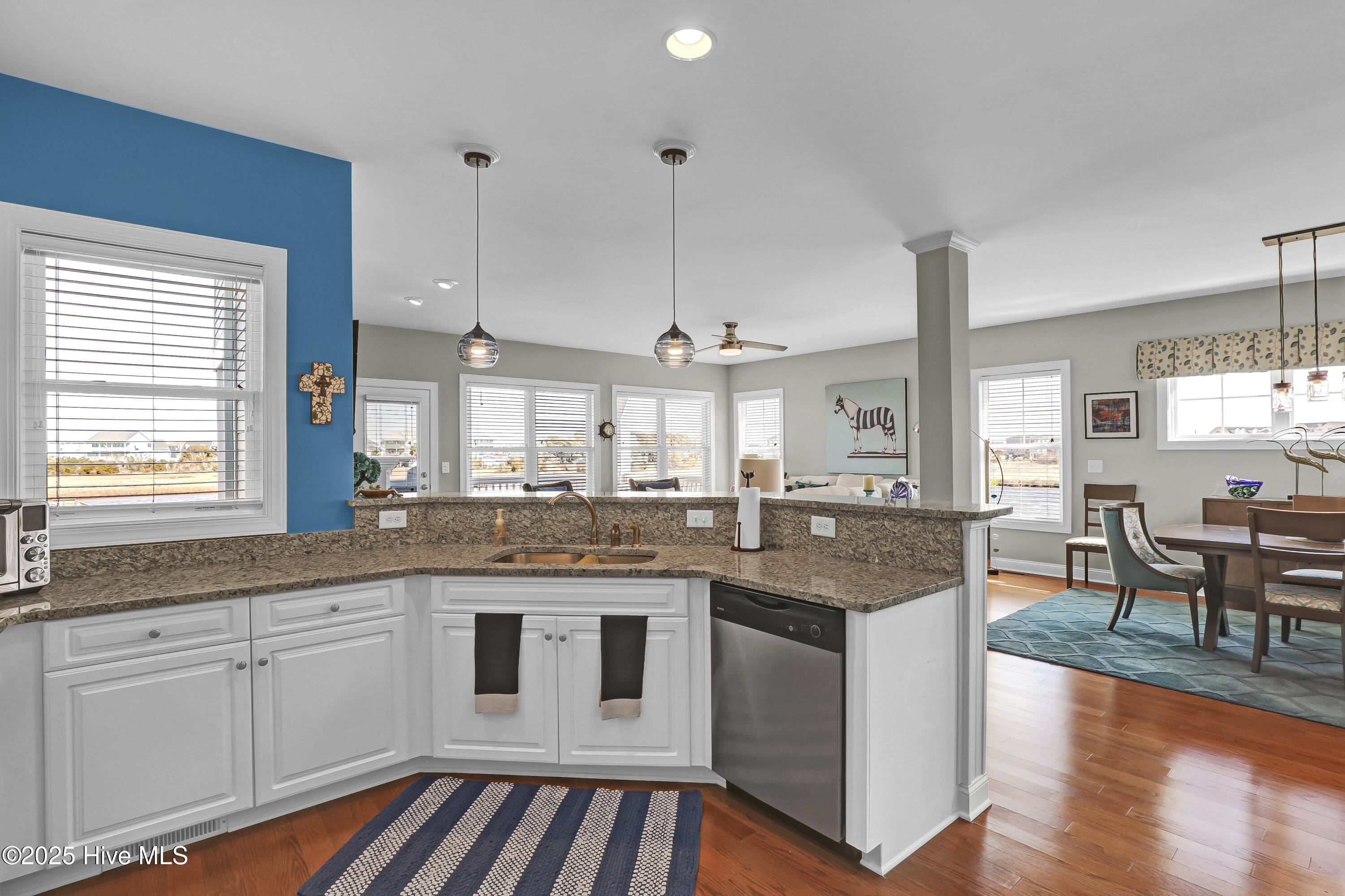 100529954 | Photo 15