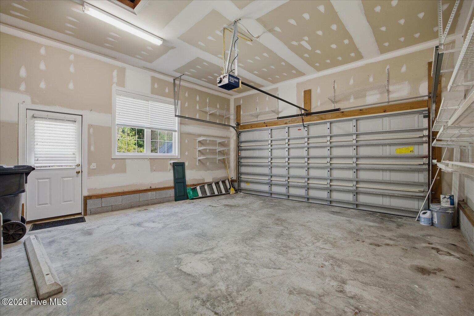 100564085 | Photo 34