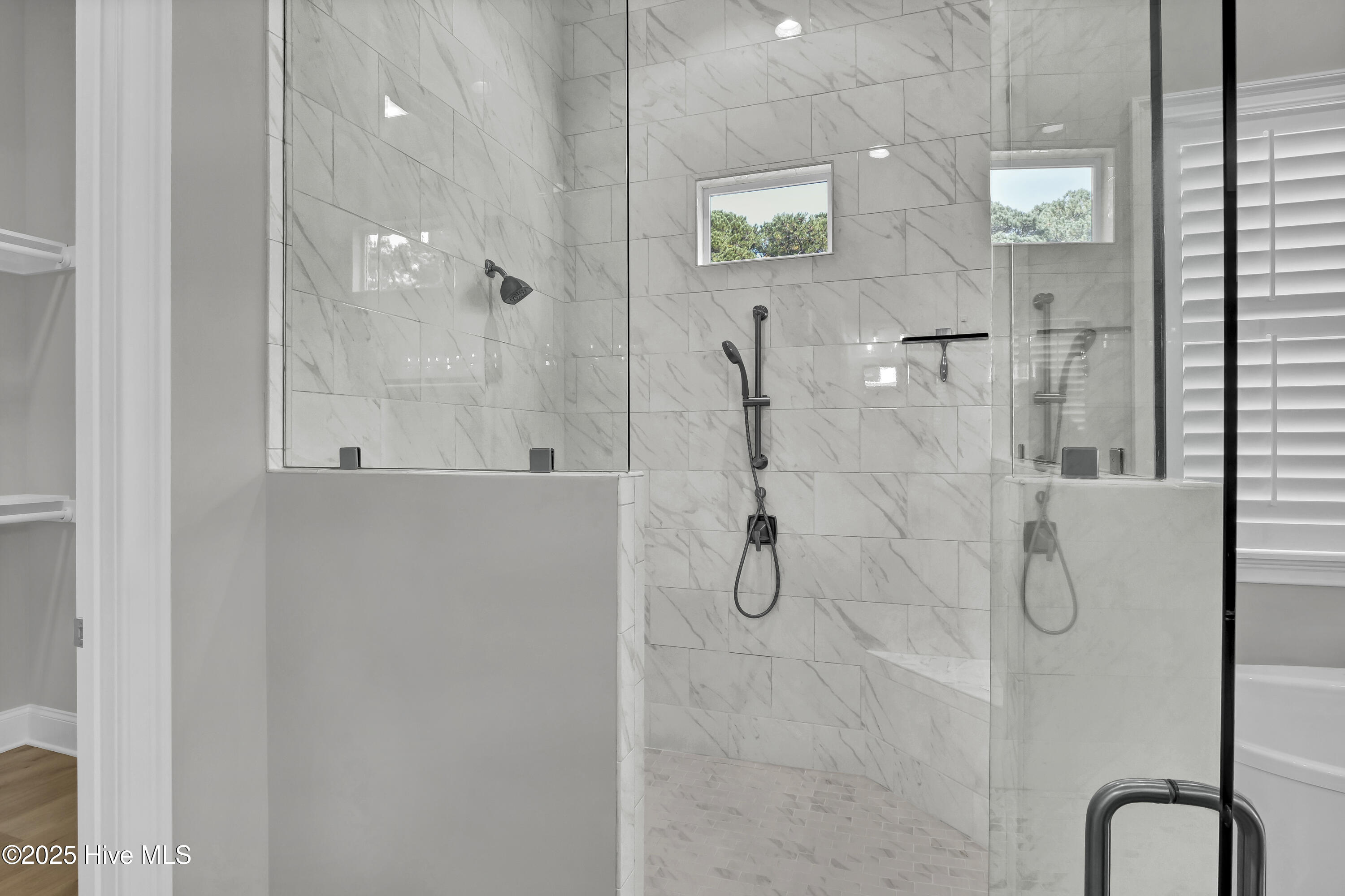 100538861 | Photo 34