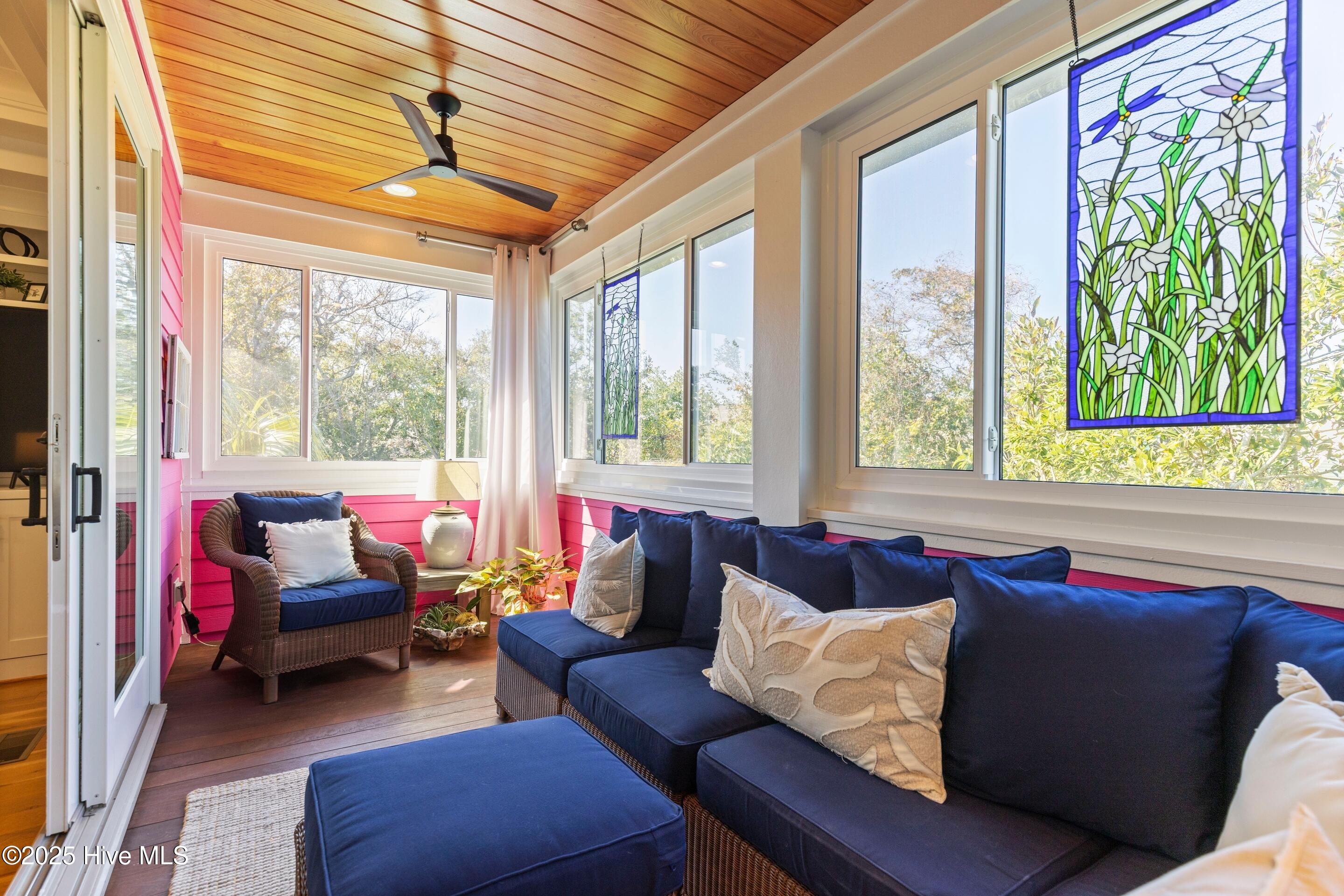 100540413 | Photo 15