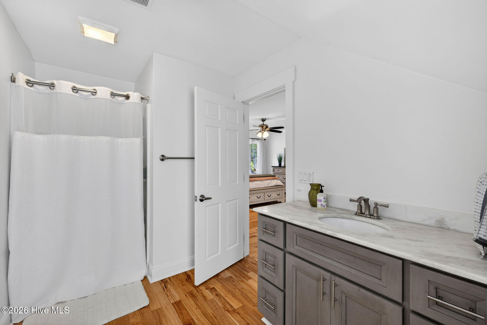 100567485 | Photo 45