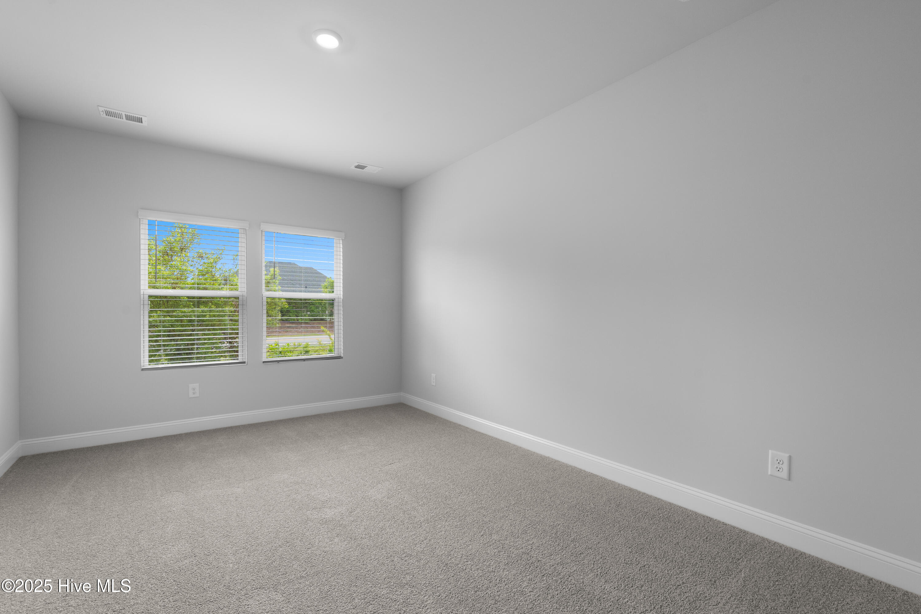 100510867 | Photo 17