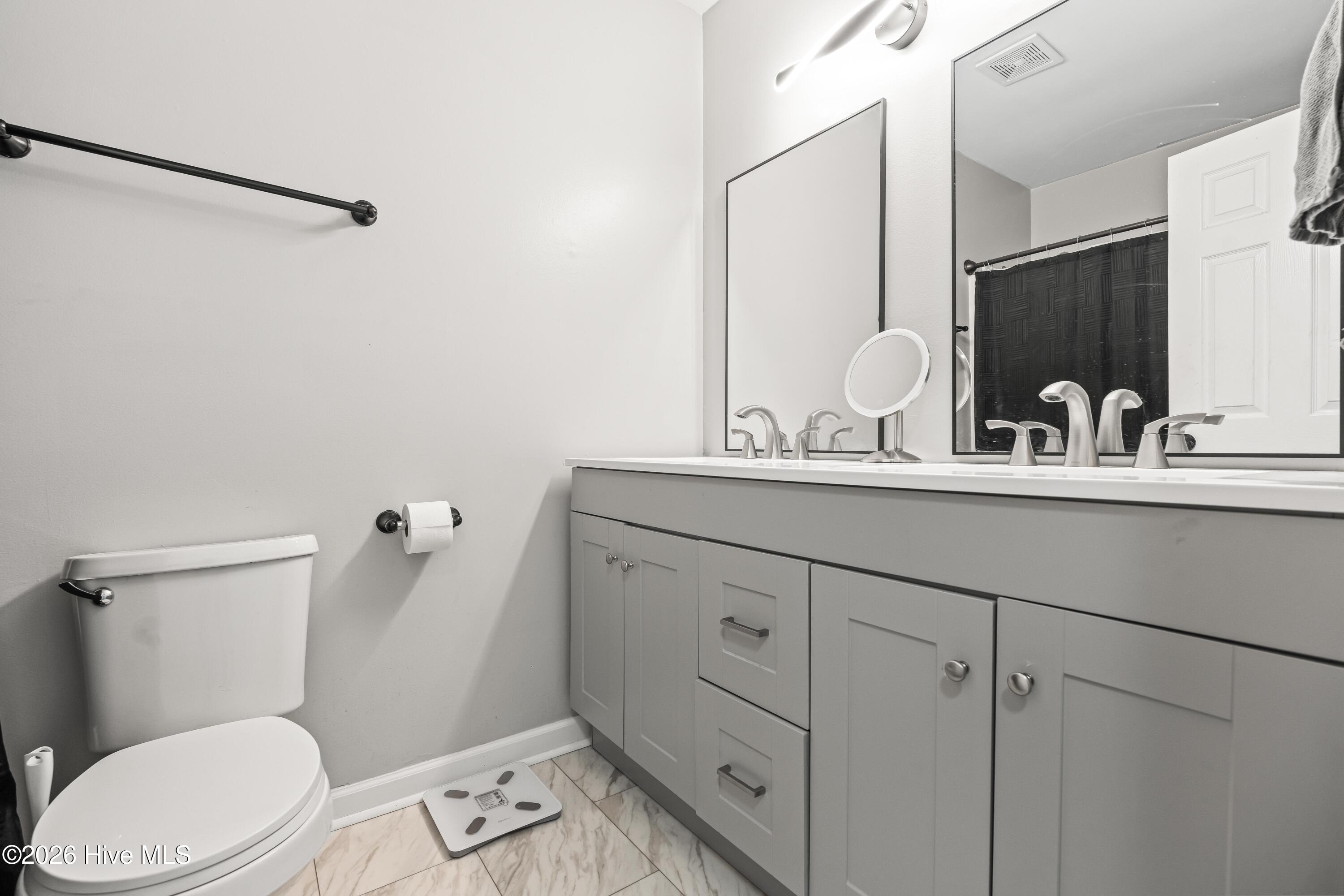 100558142 | Photo 14