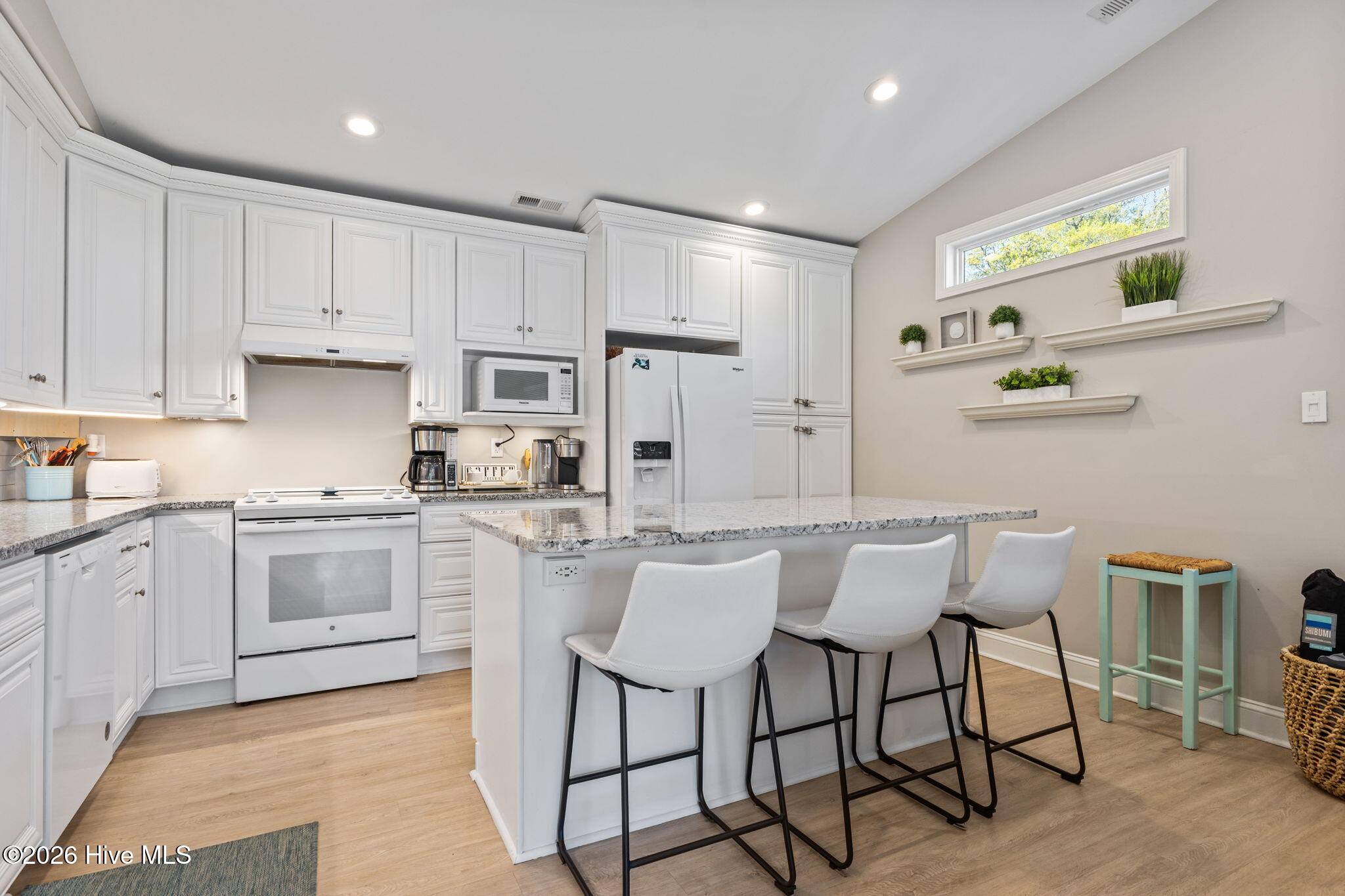 100568584 | Photo 23