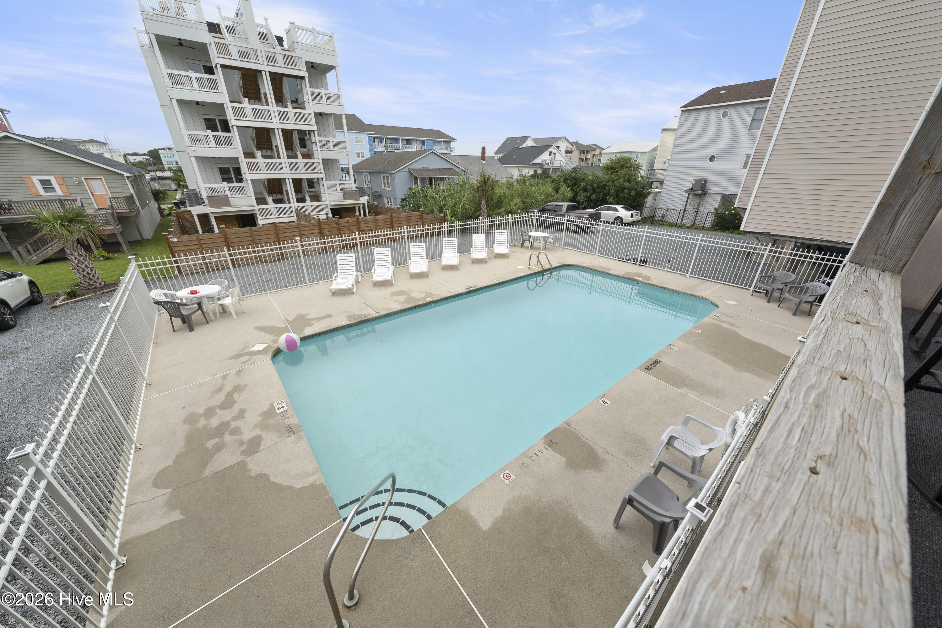 100555200 | Photo 36