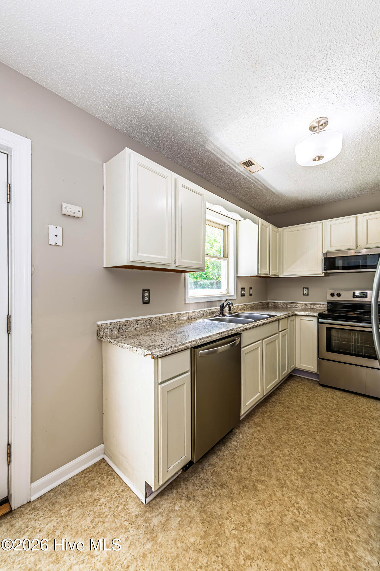 100568106 | Photo 20