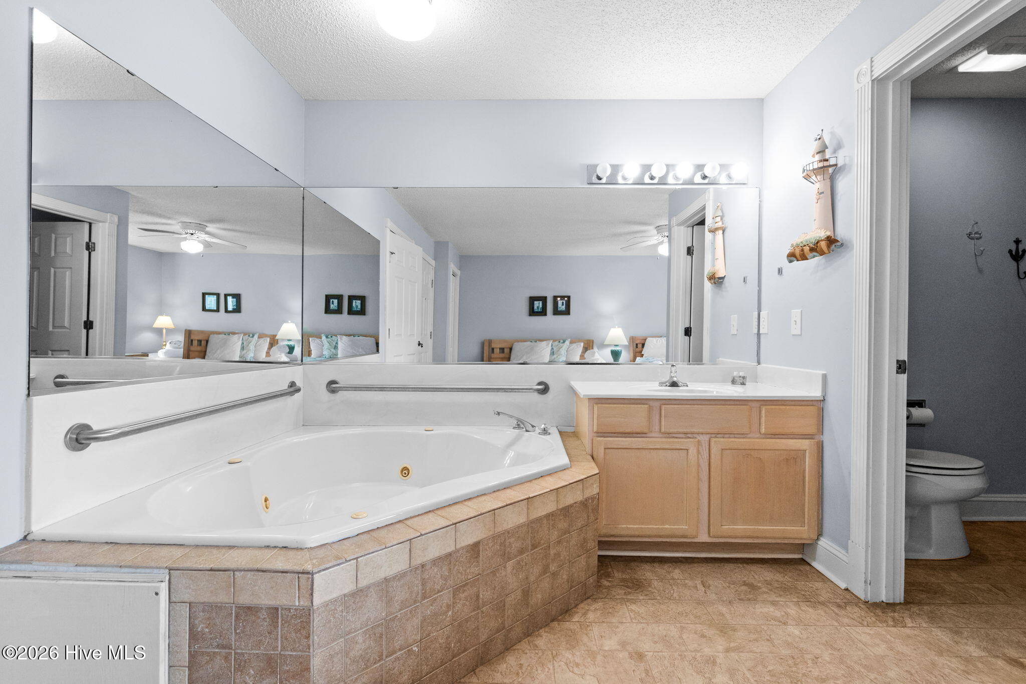 100562565 | Photo 17