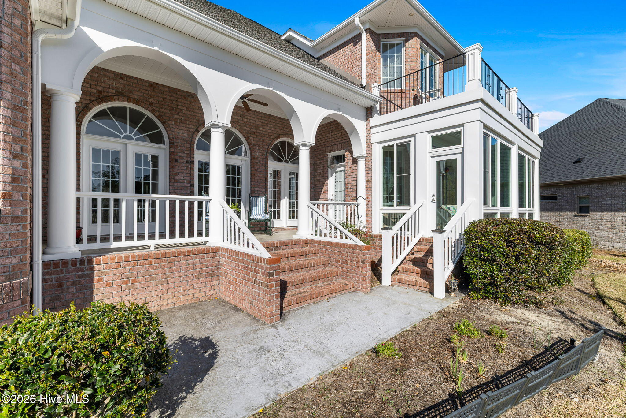 100560787 | Photo 50