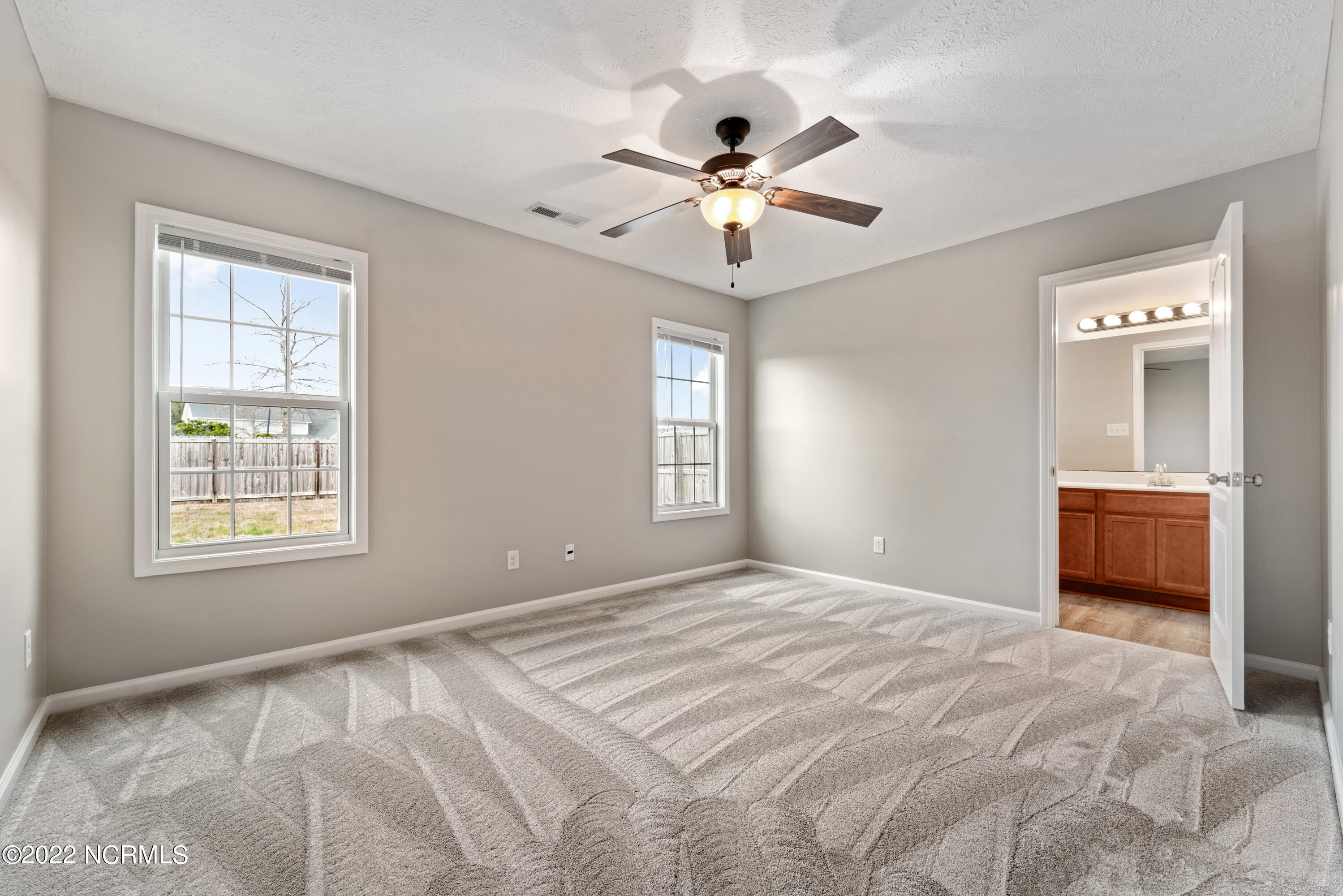 100564225 | Photo 16