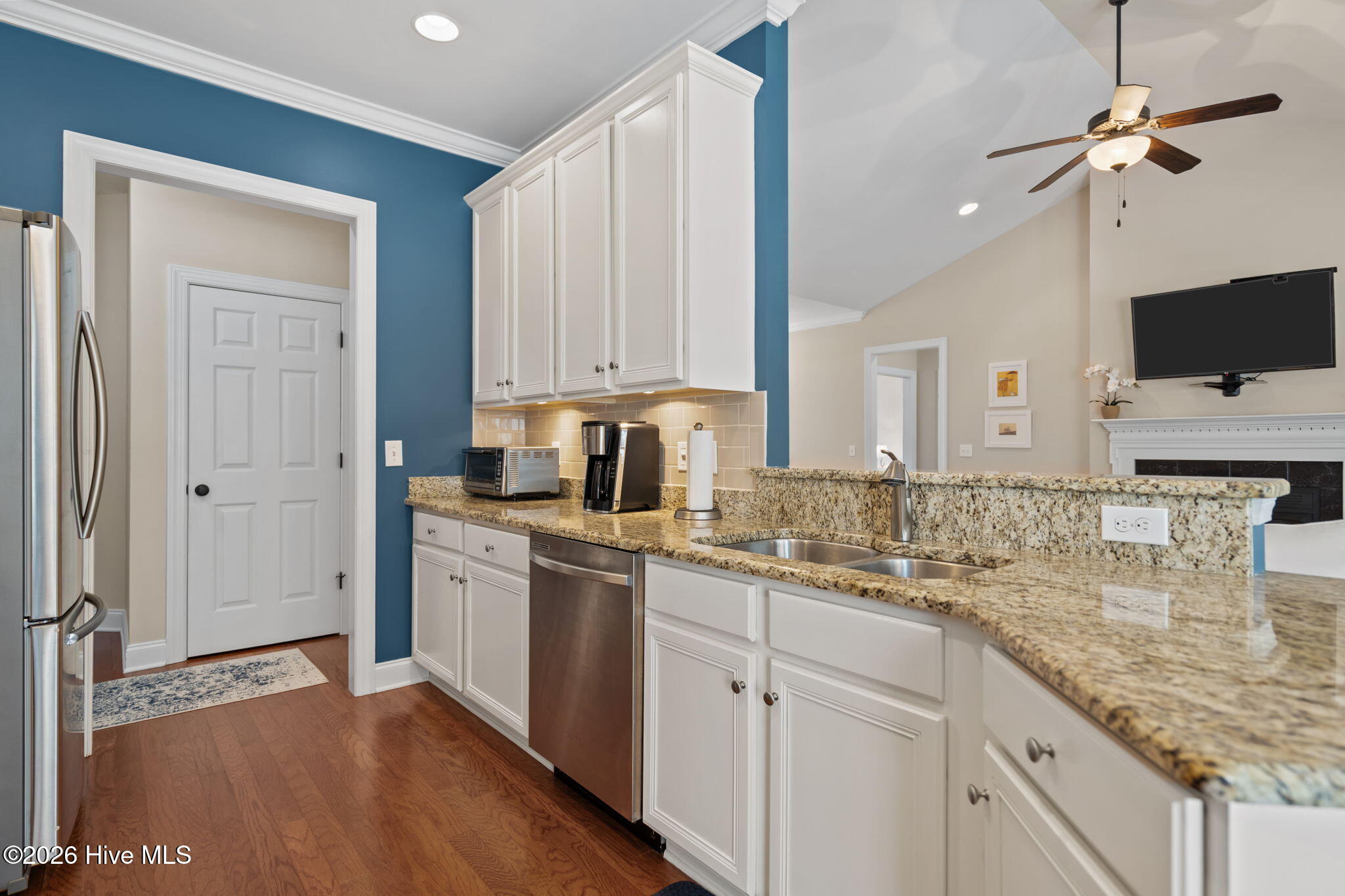 100568496 | Photo 10